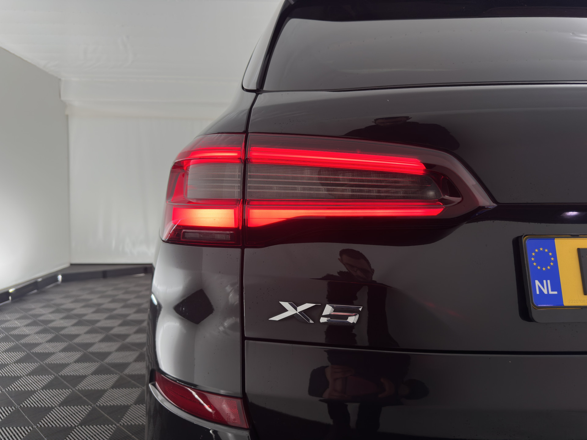 BMW X5 xDrive45e M-Sportpack High Executive (INCL-BTW) Aut. *PANO | LEATHER | HEAD-UP | LASER-LED | SOFT-CLOSE | ADAPTIVE-CRUISE | HIFI-SOUND | BLIND-SPOT | MEMORY-PACK | TOP-VIEW | DIGI-COCKPIT | NAVI-FULLMAP | PRIVACY-GLASS | ...