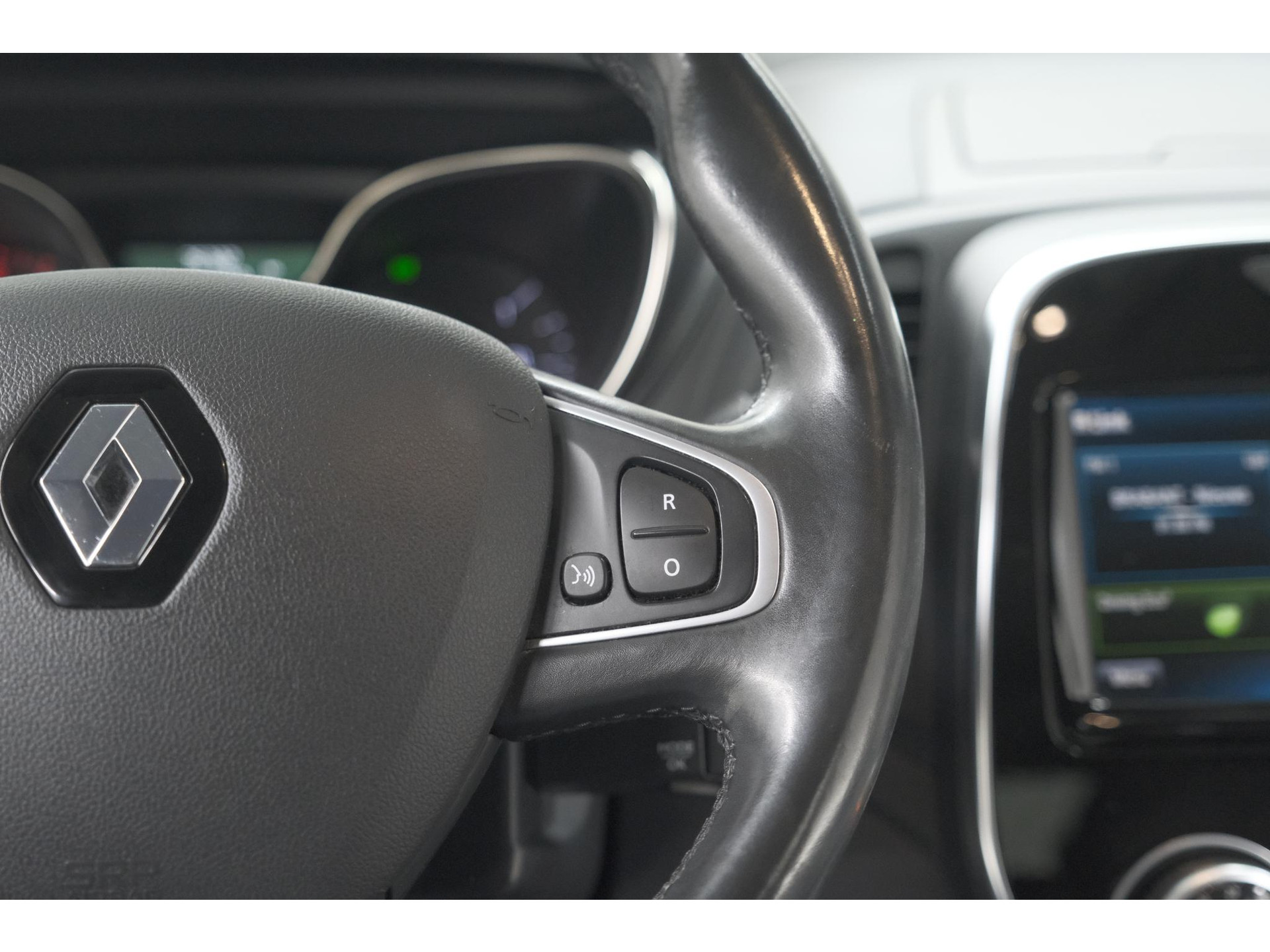 Renault Captur TCe 150 EDC Intens | Trekhaak | Navigatie | Parkeersensoren