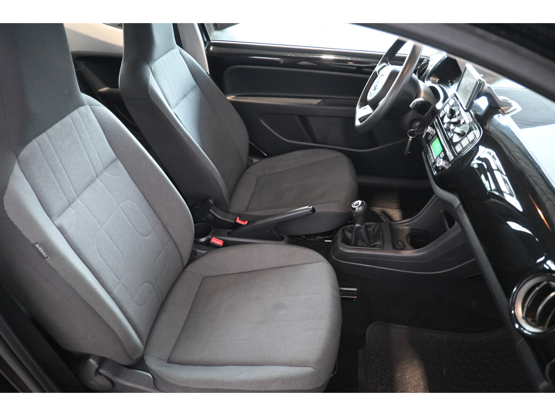 Volkswagen Up! 1.0 move up! Airco Stoelverwarming Goed Onderhouden! Inruil Mogelijk!