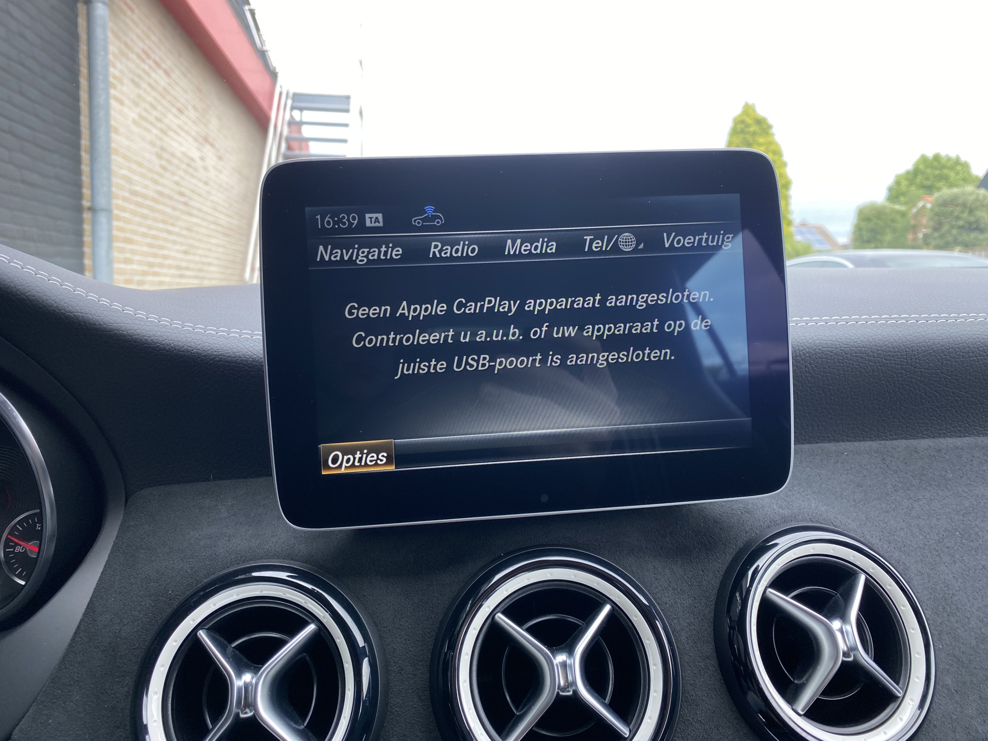 Mercedes-Benz CLA-klasse Shooting Brake 180 AMG Edition AUT. | 1e eigenaar | dealer onderh. | navigatie | a. carplay | alcantara interieur
