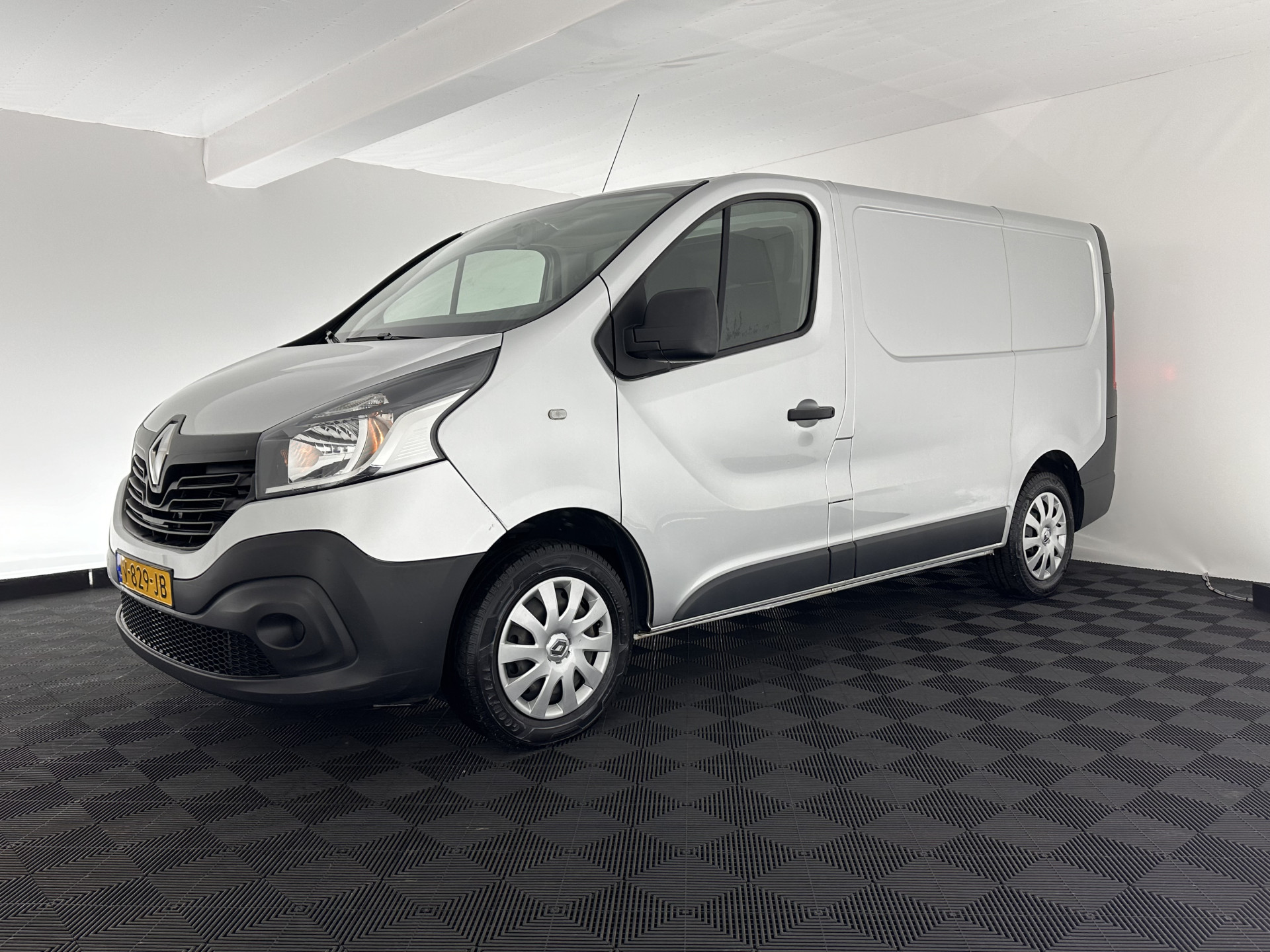 Renault Trafic 1.6 dCi T29 L1H1 Comfort-Pack *NAVI-FULLMAP | AIRCO | CRUISE | 3-PERS | PDC | 1.260 Kg-Cargo-Capacity*