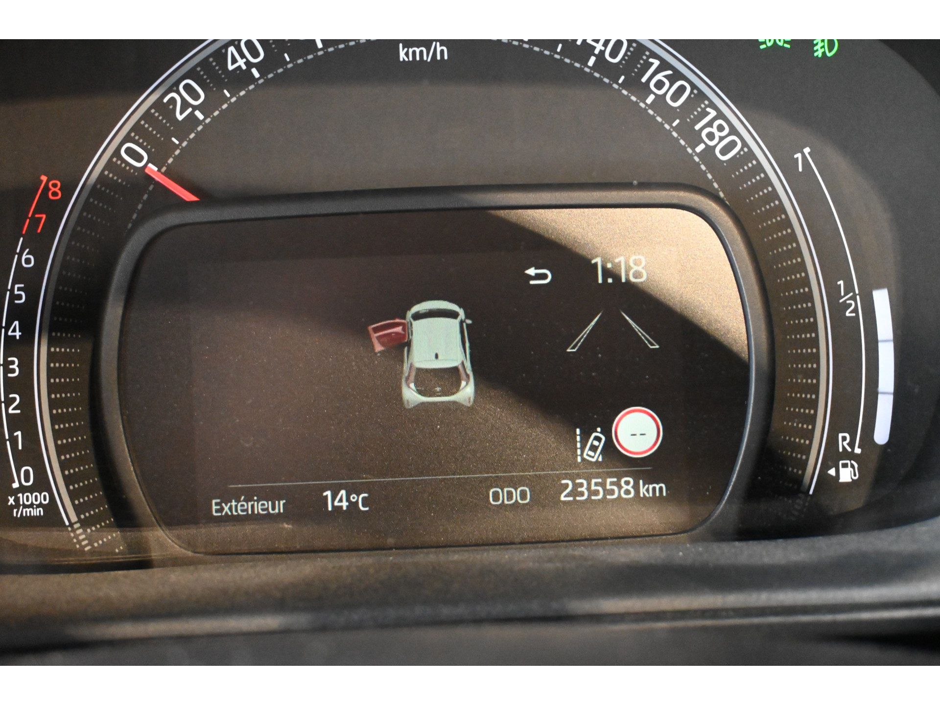 Toyota Aygo X 1.0 VVT-i MT Play Clima Carplay Panoramadak Camera LED Rijklaarprijs Inruil Mogelijk!