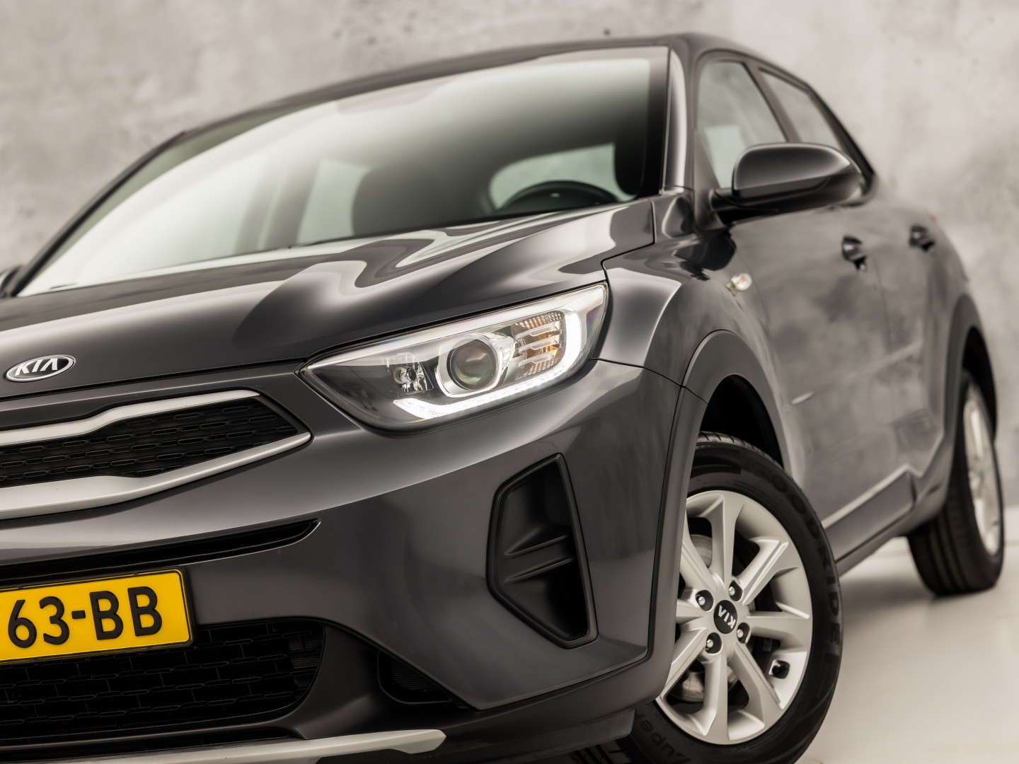 Kia Stonic 1.2 Navigator Sport (APPLE CARPLAY, NAVIGATIE, CAMERA, LM VELGEN, SPORTSTOELEN, PARKEERSENSOREN, ELEK RAMEN, NIEUWSTAAT)