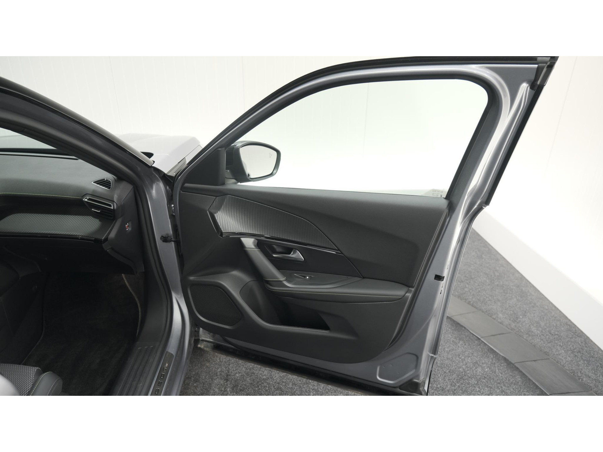 Peugeot 2008 PureTech 130 EAT8 GT | 360 Camera | Adaptieve Cruise Control | Dodehoekdetectie | Apple Carplay