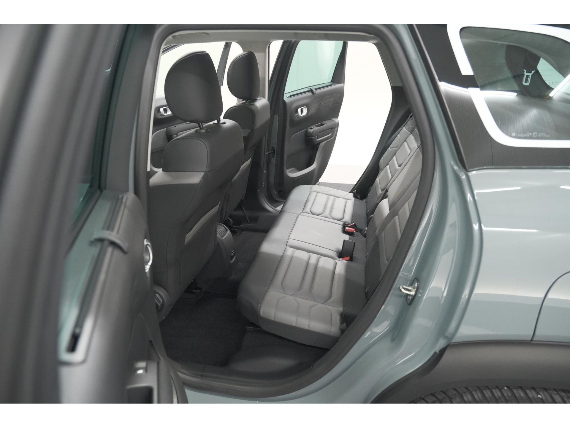 Citroen C3 Aircross PureTech 130 EAT6 Shine | Schuif-/Kanteldak | Camera | Dodehoekdetectie | Head-Up Display