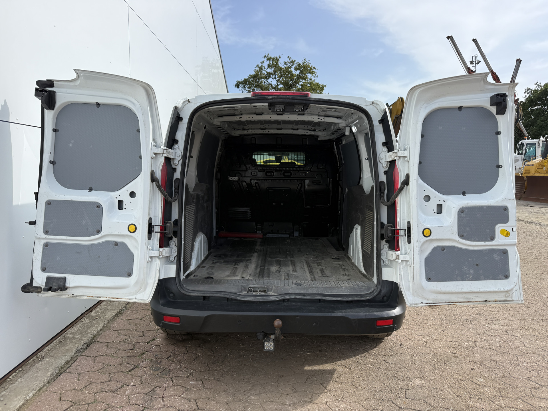 Ford Transit Connect 1.5 TDCI 100PK L2 Automaat Trekhaak Carplay Camera Airco Cruise Control Camera Parkeersensoren Achter Stoelverwarming