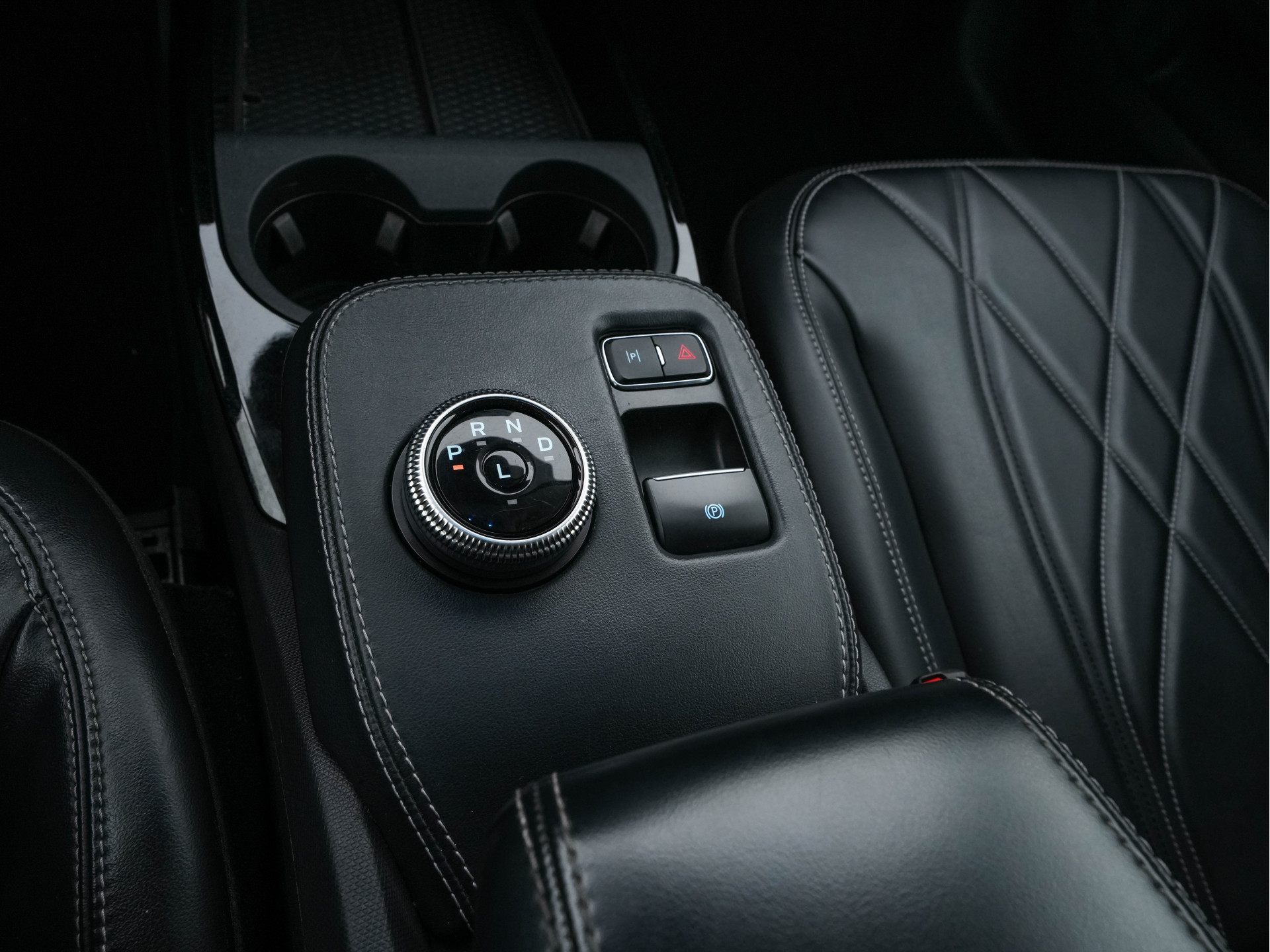 Ford Mustang Mach-E RWD 75 kWh (3-Fase-11 kW) {SOH-90%} (INCL-BTW) Aut.*LEATHER | FULL-LED | DAB | DIGI-COCKPIT | KEYLESS | NAVI-FULLMAP | CARPLAY | HEATED-COMFORTSEATS | TOPVIEW |  ADAPTIVE-CRUISE | PRIVACY-GLASS | 18'' ALU*