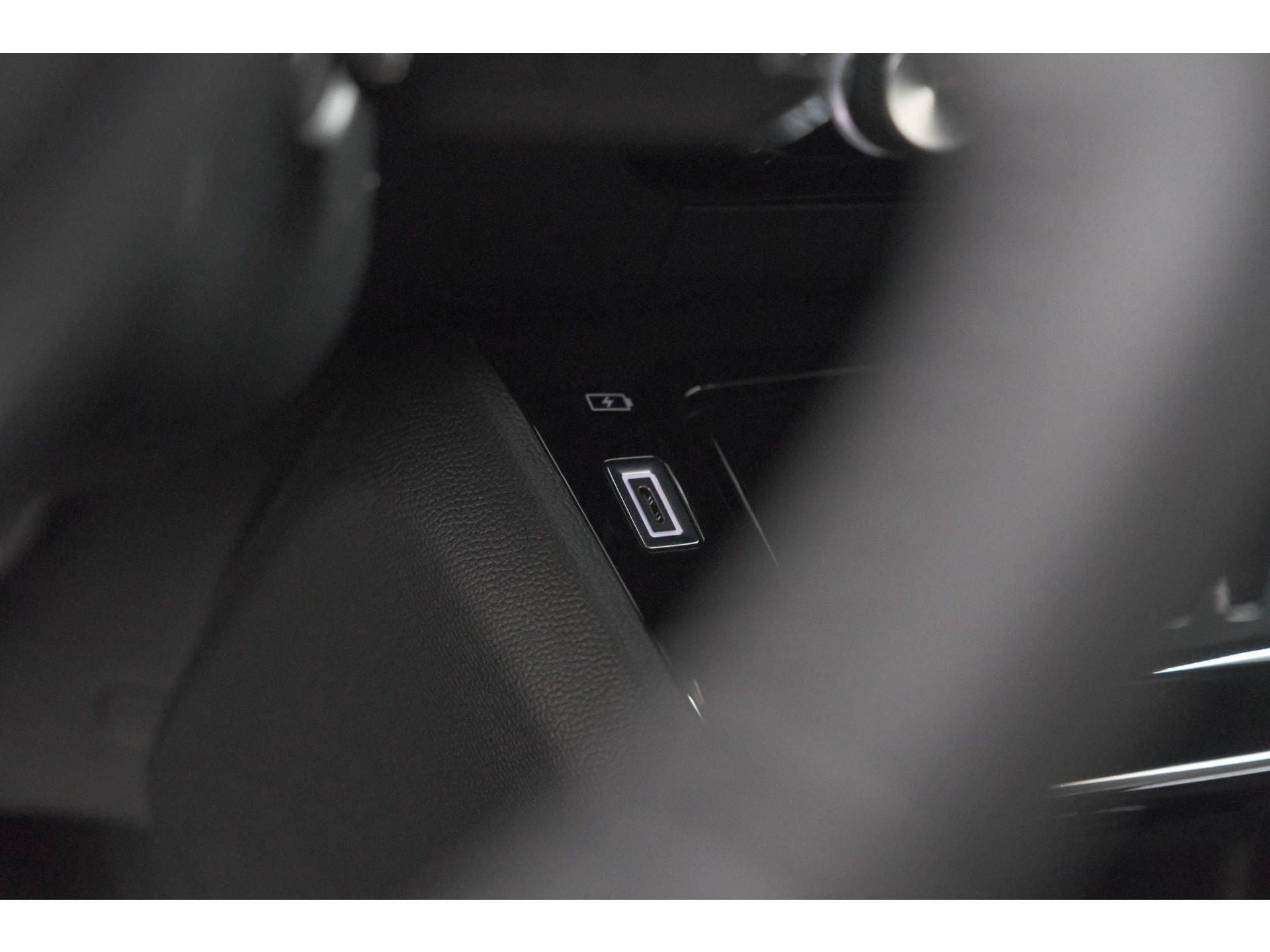 Peugeot 2008 1.2 Hybrid 145 Allure | Apple Carplay | Climate Control | Parkeersensoren Voor + Achter
