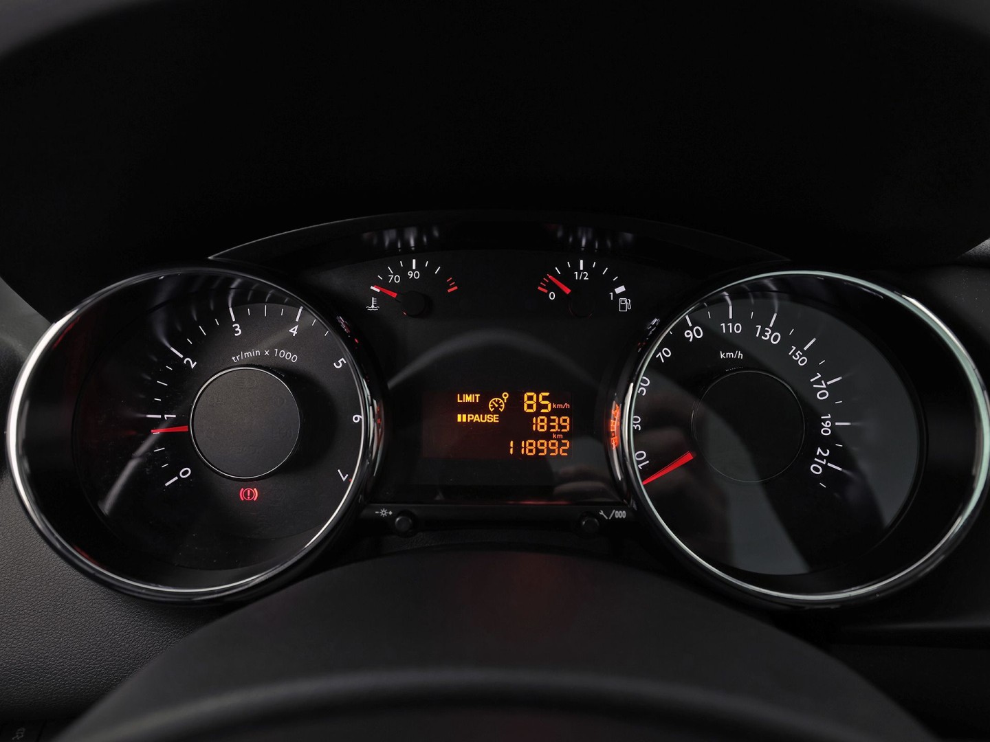 Peugeot 3008 1.2 PureTech Sport (PANORAMADAK, NAVIGATIE, CLIMATE, GETINT GLAS, SPORTSTOELEN, CRUISE, PARKEERSENSOREN, NIEUWSTAAT)
