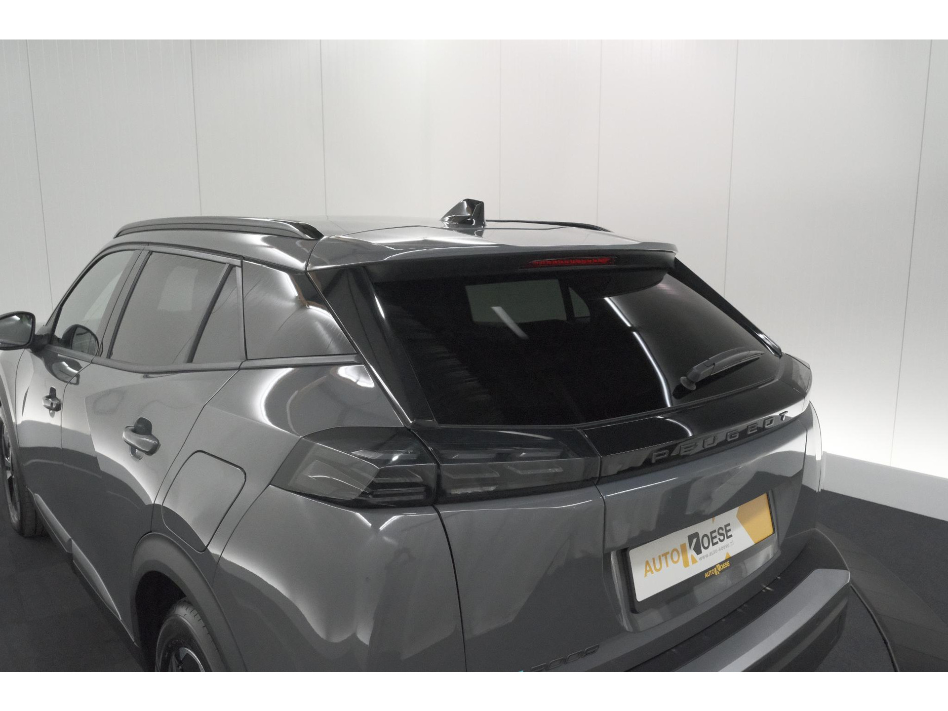 Peugeot e-2008 EV Allure 54 kWh | 97,2% SOH | 11 KW Lader | Apple Carplay | Parkeersensoren