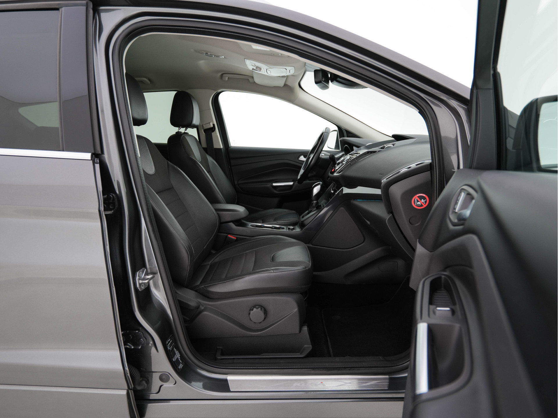 Ford Kuga 1.5 Titanium-Plus Styling-Pack AWD Aut.*LEATHER-FABRIC | XENON | SONY-AUDIO | BLIND-SPOT | KEYLESS | NAVI-FULLMAP | CAMERA | HEATED-SPORT-SEATS | ECC | LANE-ASSIST | PDC | CRUISE | TOWBAR | 19''ALU*