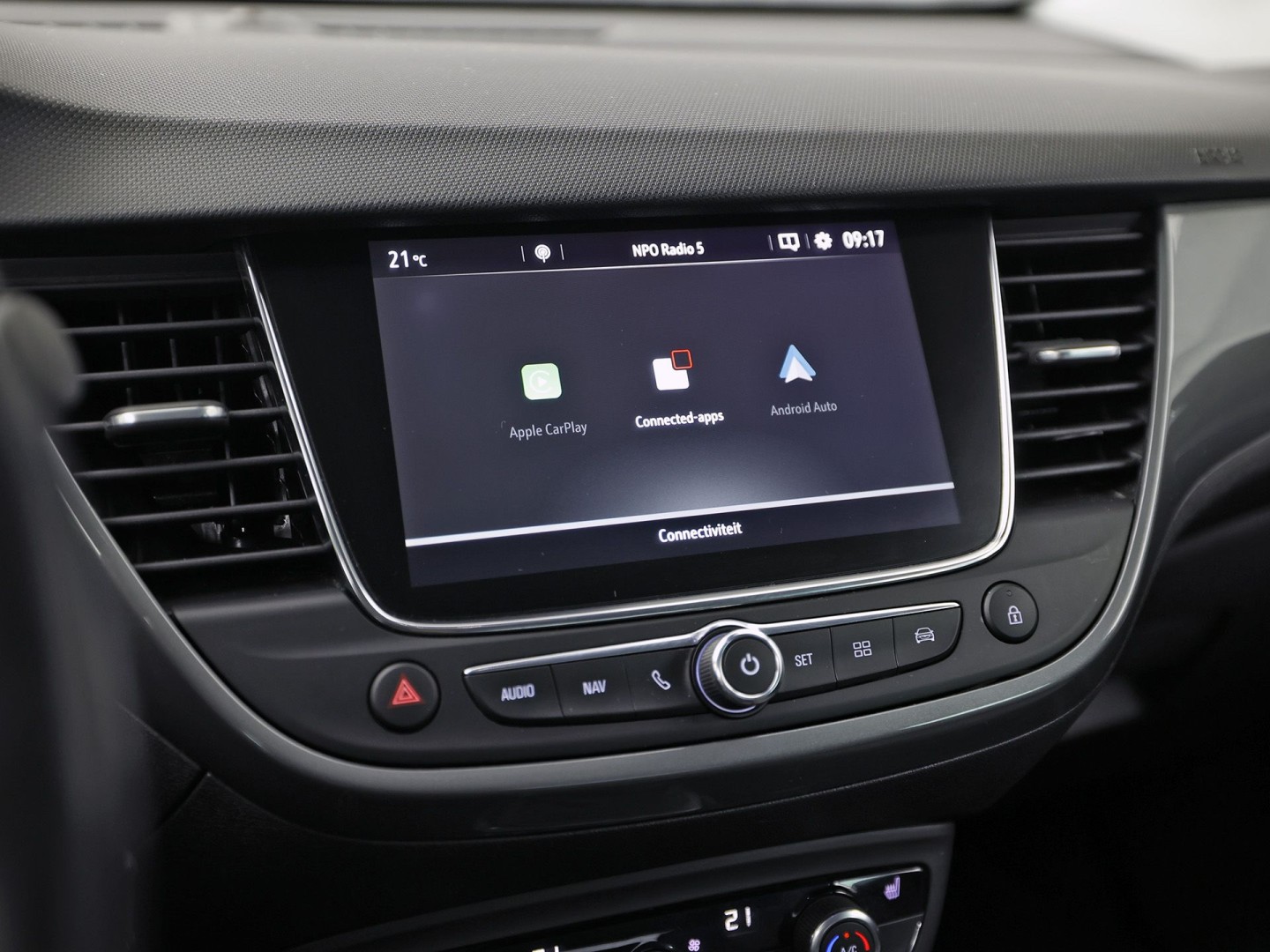 Opel Crossland 1.2 Turbo Elegance (APPLE CARPLAY, GROOT NAVI, CLIMATE, STUUR/STOELVERWARMING, SPORTSTOELEN, TREKHAAK, GETINT GLAS, CRUISE, NIEUWSTAAT)