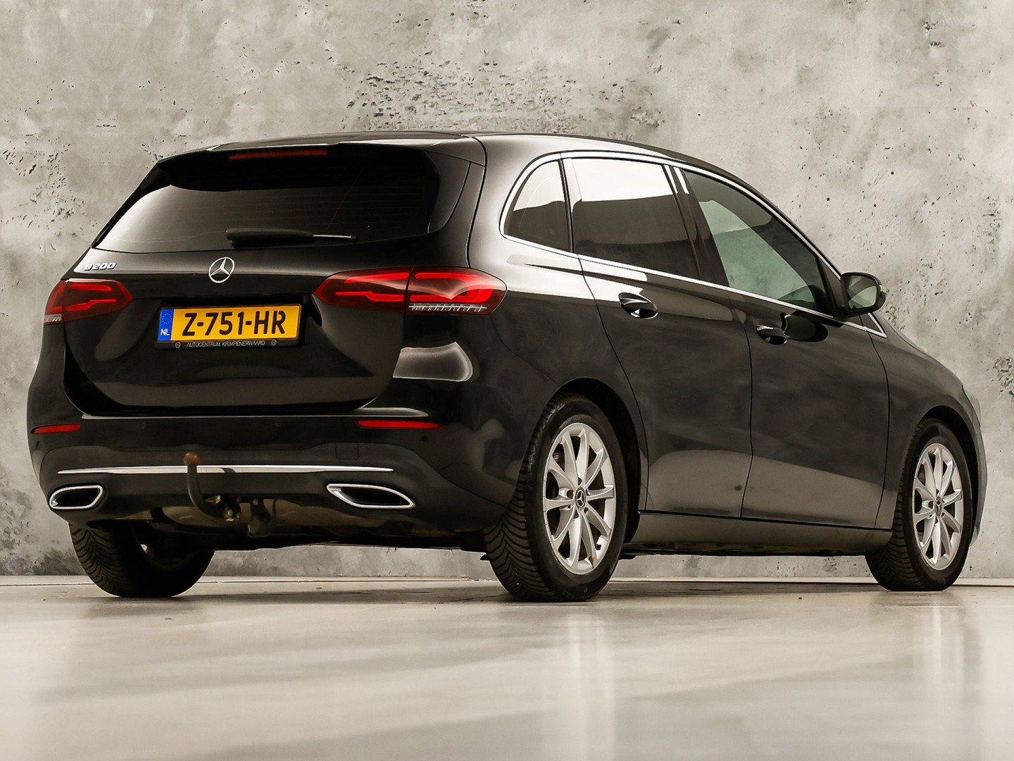 Mercedes-Benz B-Klasse 200 Business Solution Luxury 163Pk Automaat (GROOT NAVI, LEDER, CAMERA, GETINT GLAS, SPORTSTOELEN, STOELVERWARMING, TREKHAAK, NIEUWE APK, NIEUWSTAAT)