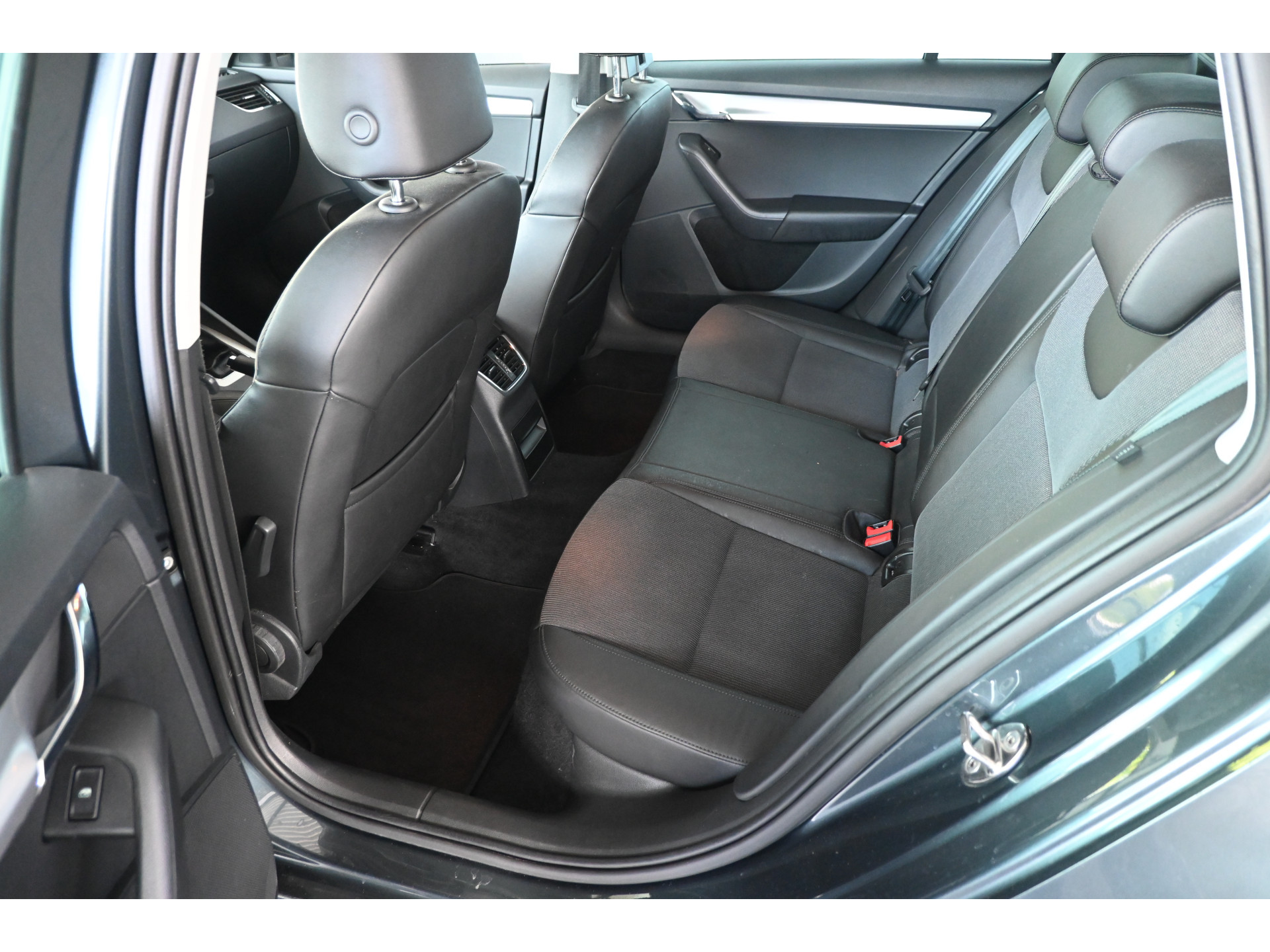ŠKODA Octavia Combi 1.0 TSI Greentech Business Edition Nap! Navigatie Clima Cruise control Stoelverwarming PDC Inruil Mogelijk!