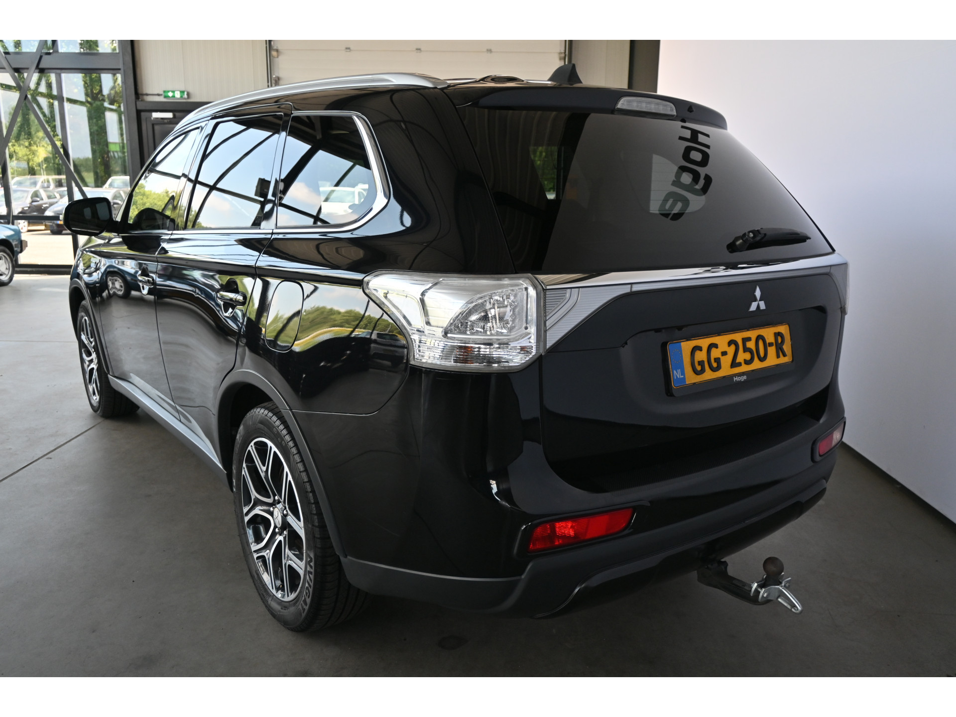 Mitsubishi Outlander 2.0 PHEV Automaat Limited Edition X-Line Navigatie Leder Trekhaak Schuifdak Rijklaarprijs! Inruil Mogelijk!