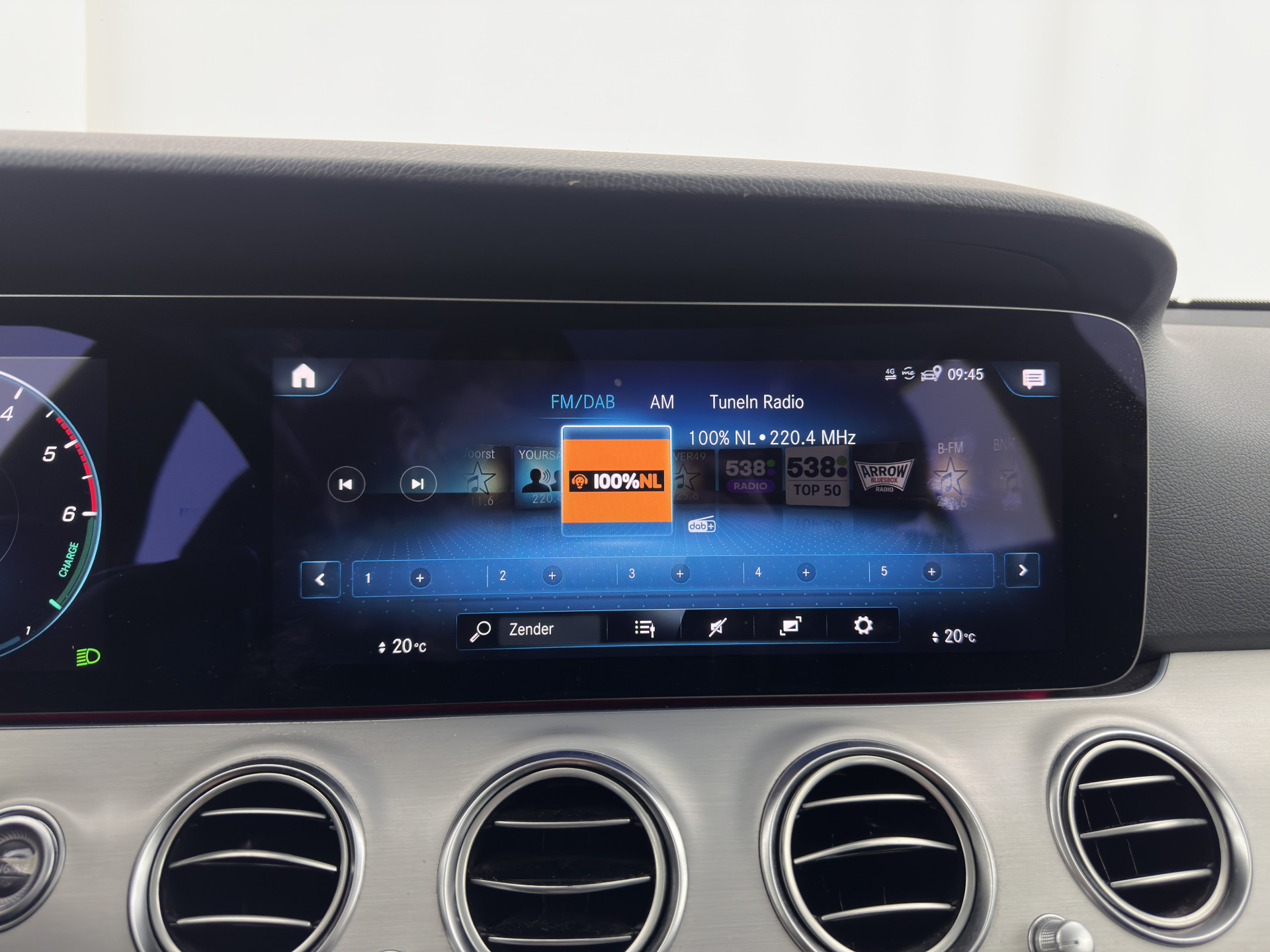 Mercedes-Benz E-klasse Estate 300 de Luxury Line ( Plug-in ) (INCL-BTW) Aut. *LEATHER | FULL-LED | WIDESCREEN-COCKPIT | BLIND-SPOT | AMBIENT-LIGHT | HEATED-SPORTSEATS | CAMERA | DAB+ | NAVI-FULLMAP | PDC | ADAPTIVE-CRUISE | ECC | 18''ALU*