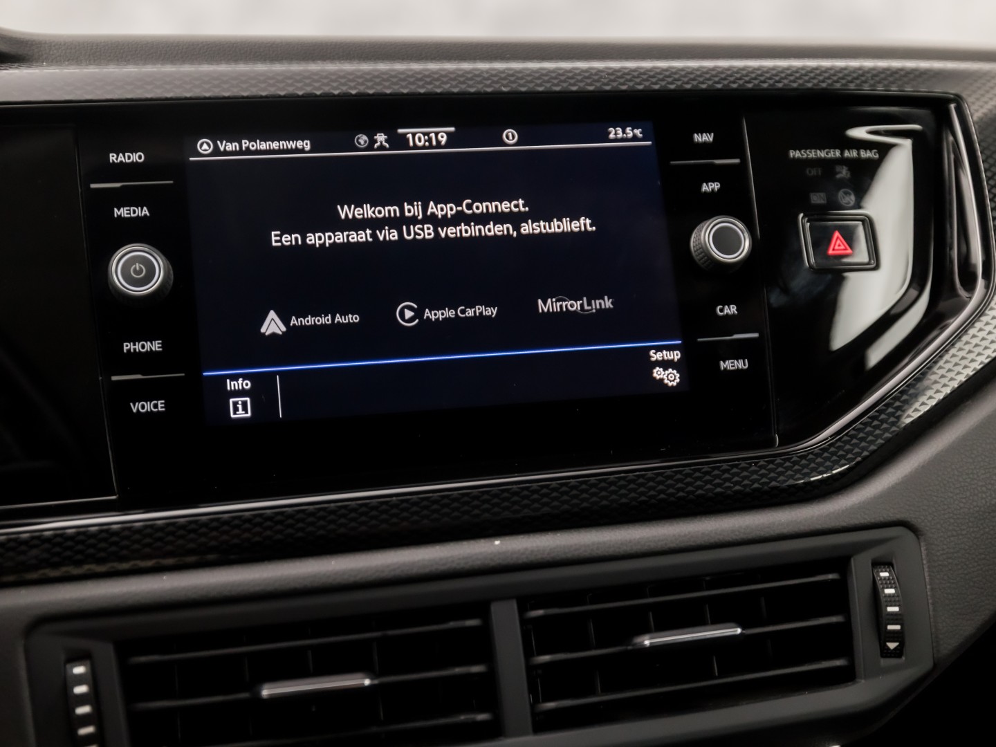 Volkswagen Polo 1.0 TSI Sport (VIRTUAL COCKPIT, 1e EIGENAAR, APPLE CARPLAY, GROOT NAVI, CLIMATE, STOELVERWARMING, SPORTSTOELEN, GETINT GLAS, LM VELGEN, CRUISE, PARKEERSENSOREN, NIEUWSTAAT)