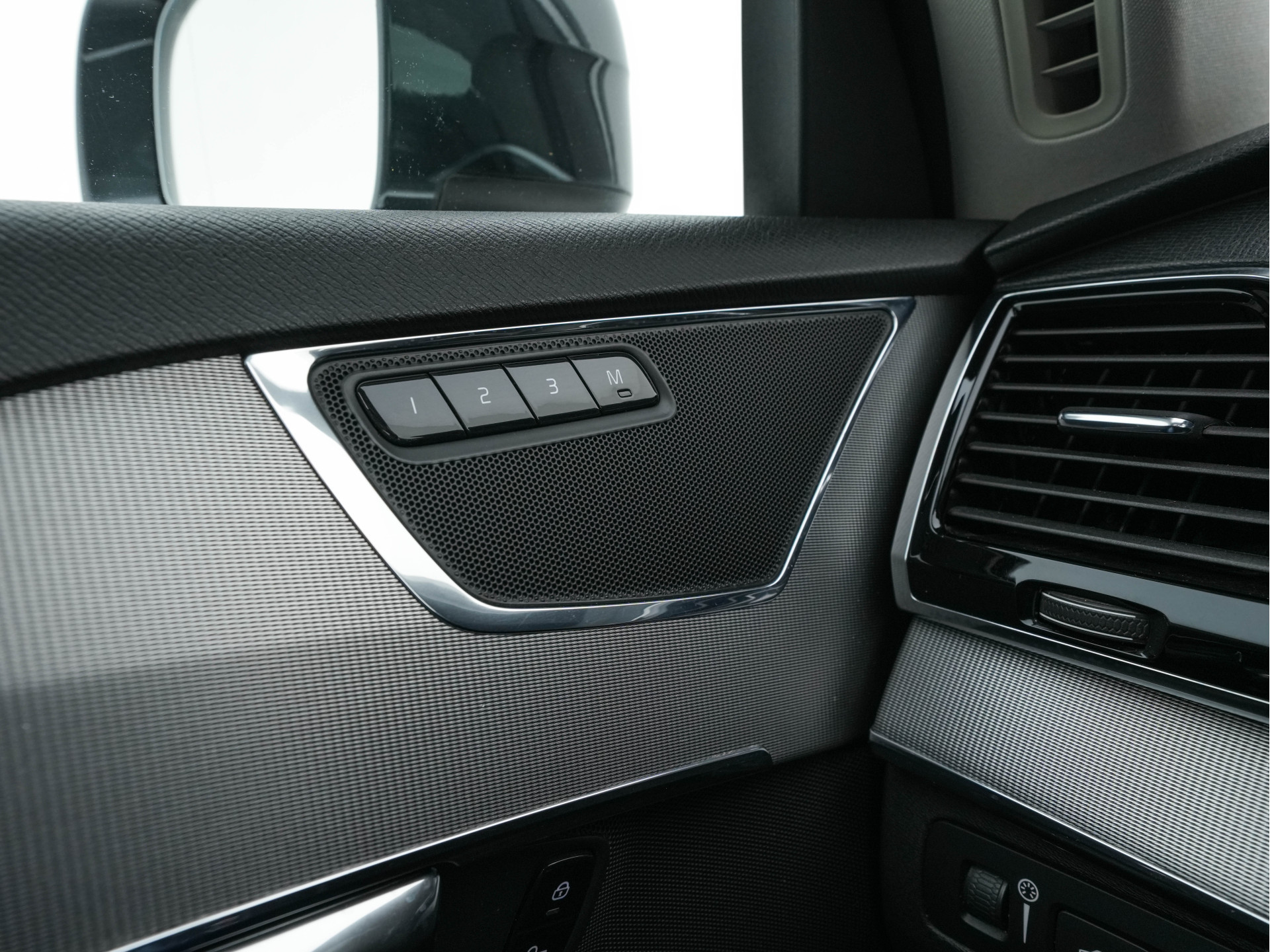 Volvo XC90 2.0 T8 Twin Engine Inscription AWD [ 7-Pers ] (INCL-BTW) Aut. *PANO | NAPPA-LEATHER | FULL-LED | MEMORY-PACK | KEYLESS | DAB | NAVI-FULLMAP | CAMERA | DIGI-COCKPIT | SPORT-SEATS | 22"ALU*