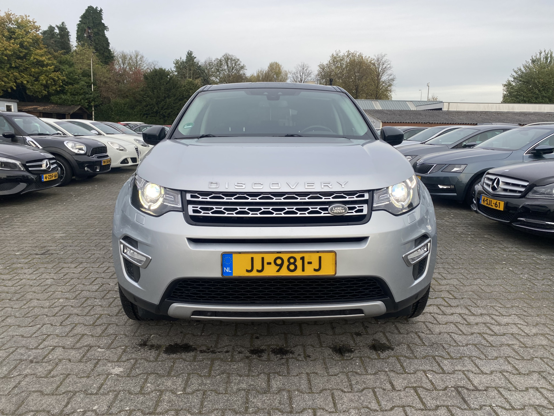 Land Rover Discovery Sport 2.0 TD4 HSE Luxury AWD [⚠️] *NAVI-FULLMAP | BI-XENON | LEATHER | MERIDIAN-SURROUND | CAMERA | ECC | PDC | CRUISE | LANE-ASSIST | MEMORY-PACK | PRIVACY-GLASS | TOWBAR | HEATED-COMFORTSEATS | LANE-ASSIST | 19"ALU*