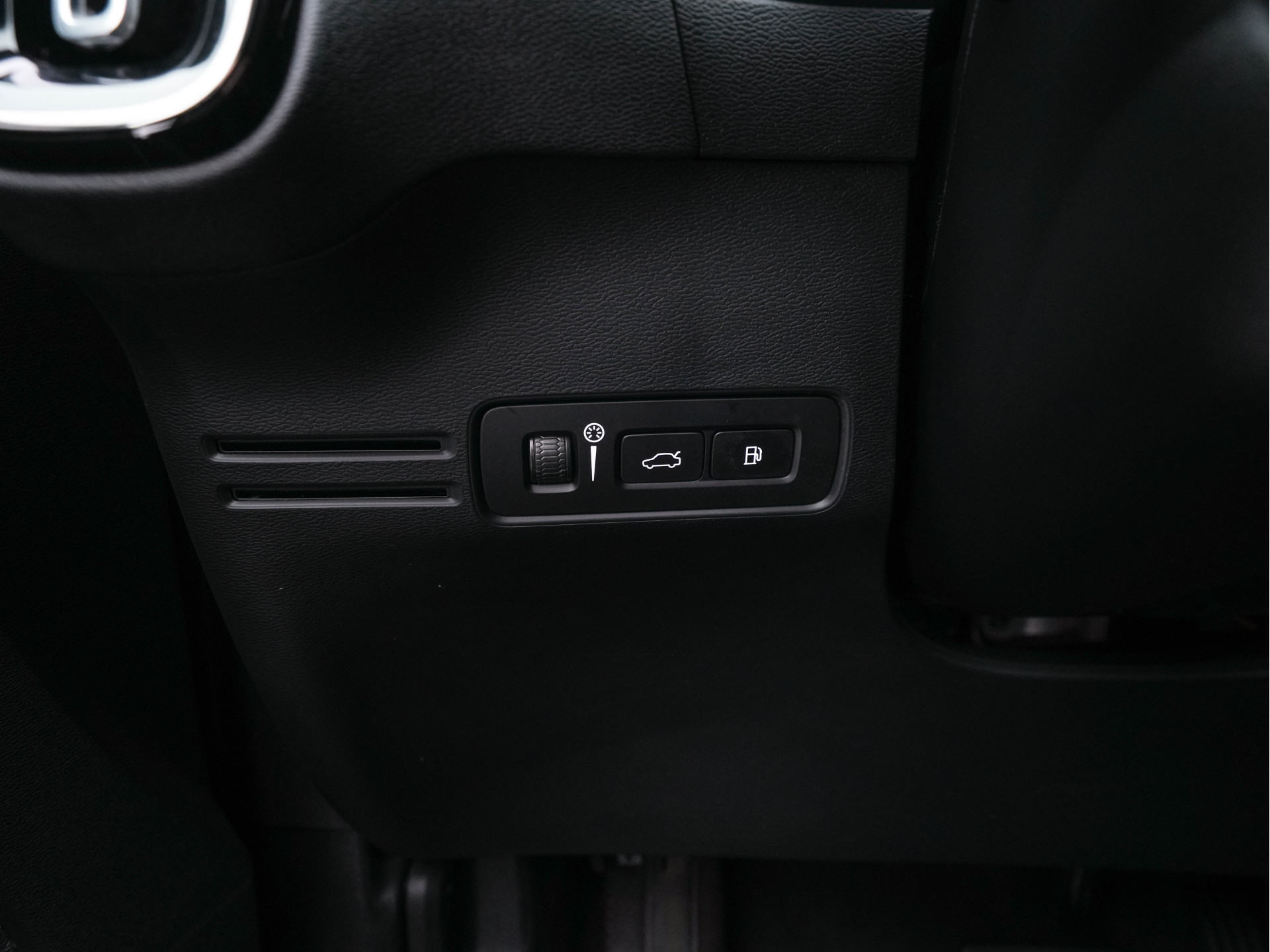 Volvo XC40 1.5 T5 Recharge Business Pro ( PLUG-IN ) (INCL-BTW) *AUT | NAVI-FULLMAP | DIGI-COCKPIT | CLIMA | KEYLESS | DAB | HEATED-SPORTSEATS | FULL-LED | ADAPTIVE-CRUISE | CAMERA | 18'' ALU*