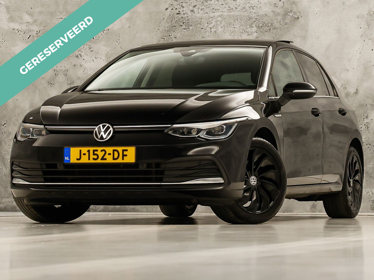 Volkswagen Golf 1.5 TSI Sport (PANORAMADAK, BLACK PACK, APPLE CARPLAY, GROOT NAVI, CAMERA, MEMORY SEAT, STOELVERWARMING, ALCANTARA, GETINT GLAS, TREKHAAK, NIEUWSTAAT)