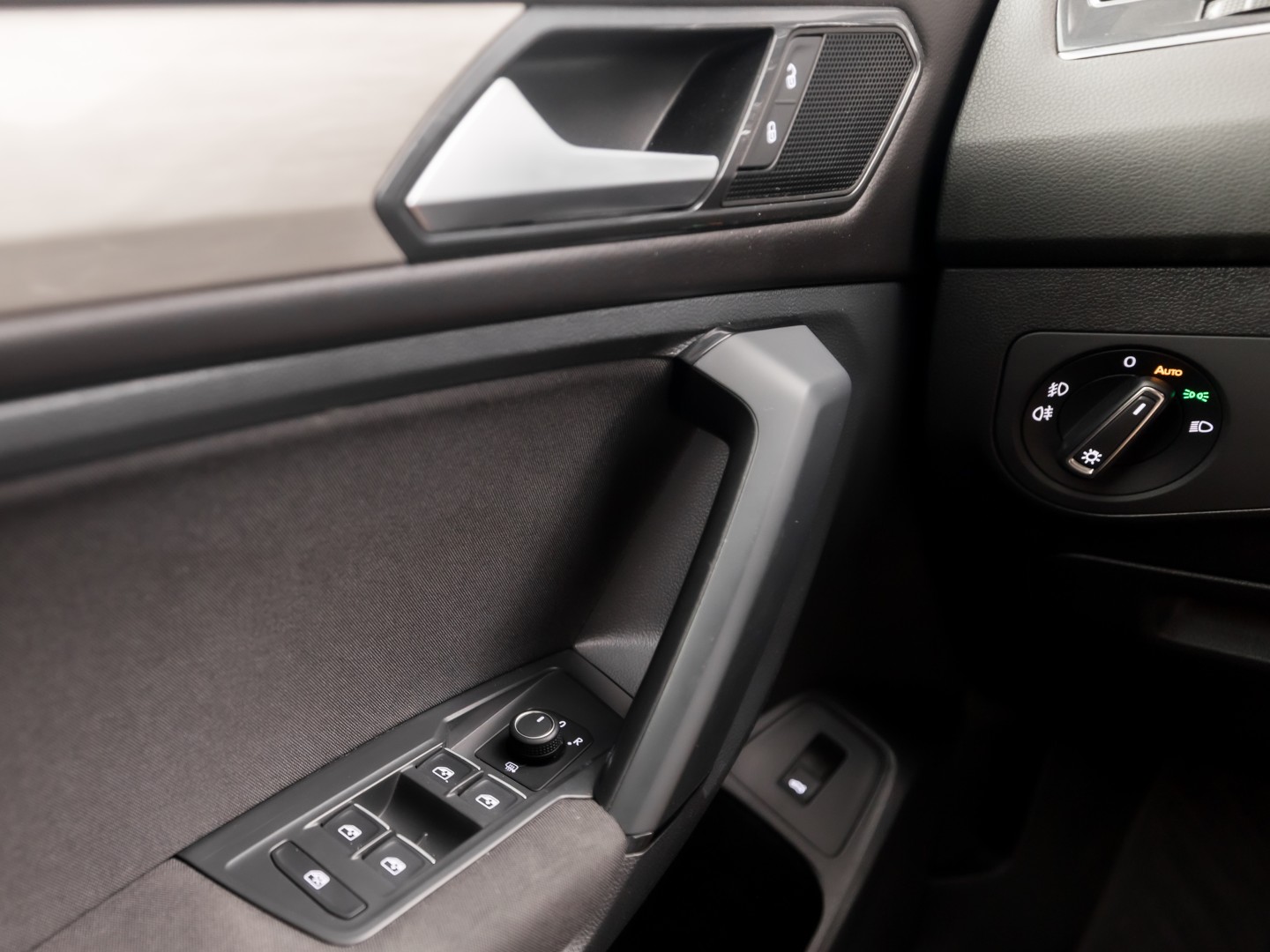 Volkswagen Tiguan Allspace 1.4 TSI Sportline 7 Persoons 150Pk Automaat (APPLE CARPLAY, GROOT NAVI, CLIMATE, GETINT GLAS, SPORTSTOELEN, PARKEERSENSOREN, ADAPTIVE CRUISE, NIEUWSTAAT)