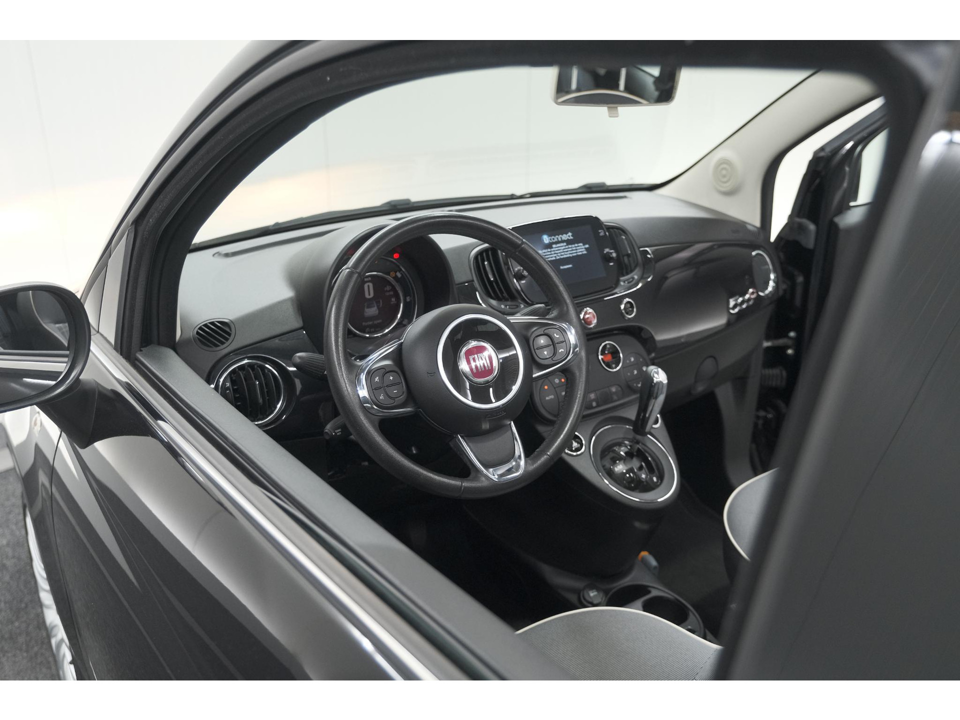 Fiat 500 C TwinAir Turbo Lounge | Parkeersensoren | Climate control | Cruise control | Apple Carplay