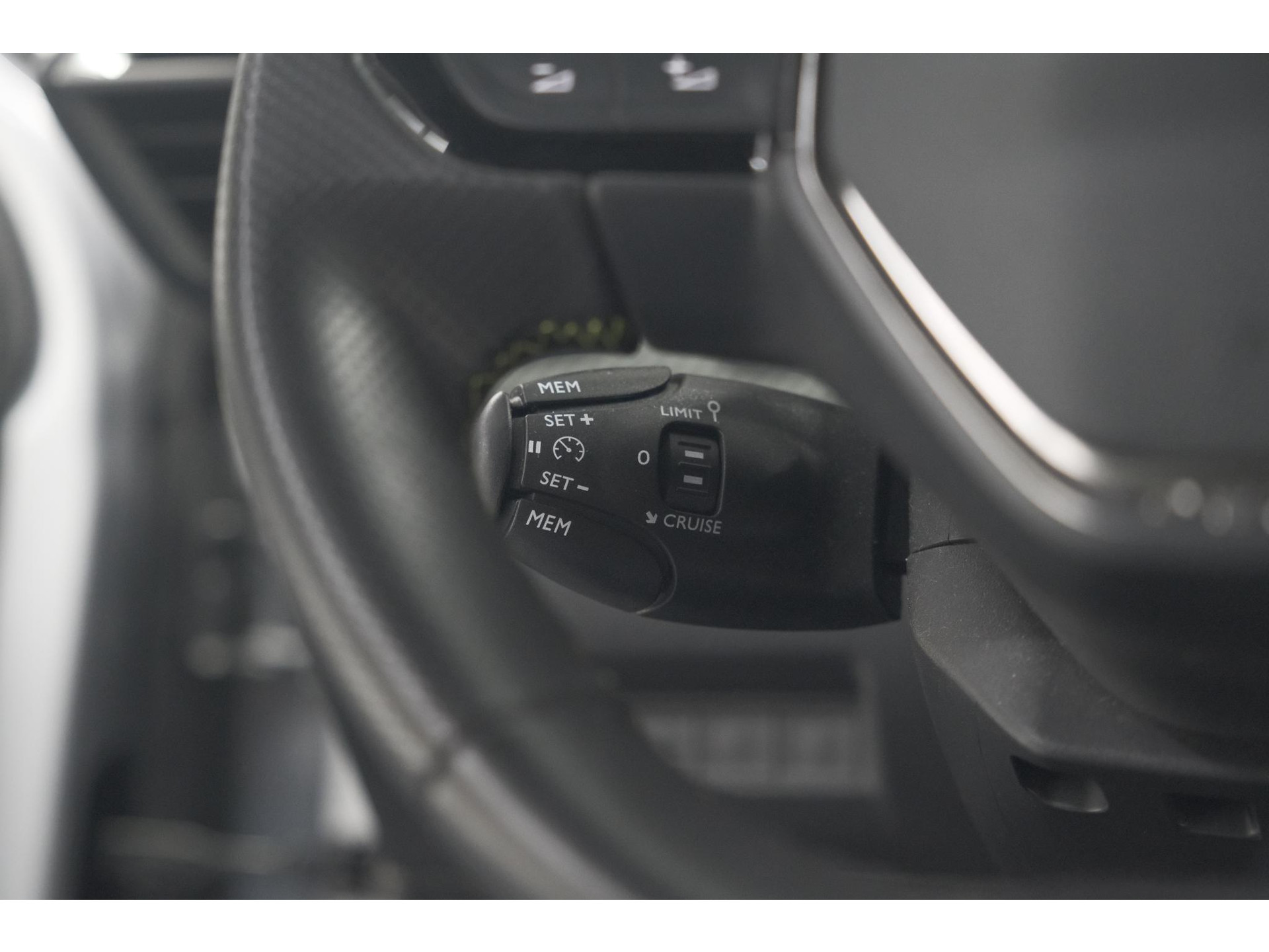 Peugeot 208 PureTech 131 EAT8 GT | Camera | Dodehoekdetectie | Navigatie | Carplay