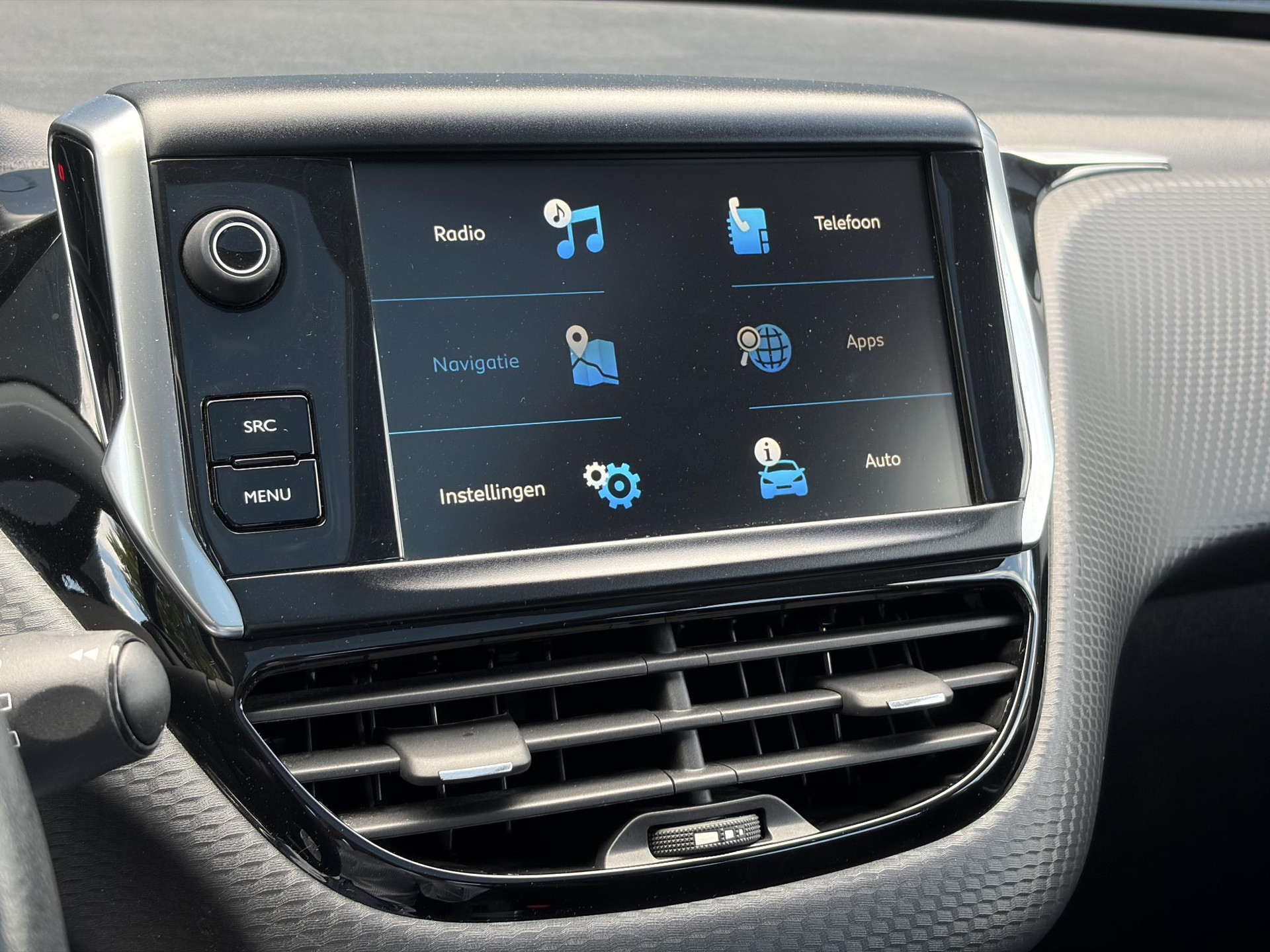 Peugeot 2008 1.2 PureTech Blue Lion D-riem vv in 2024 l Pano l Navi l 110pk l Trekhaak l Carplay l Airco l Cruise l Pdc l Recent beurt gehad l N.A.P l Apk tot 01-2027