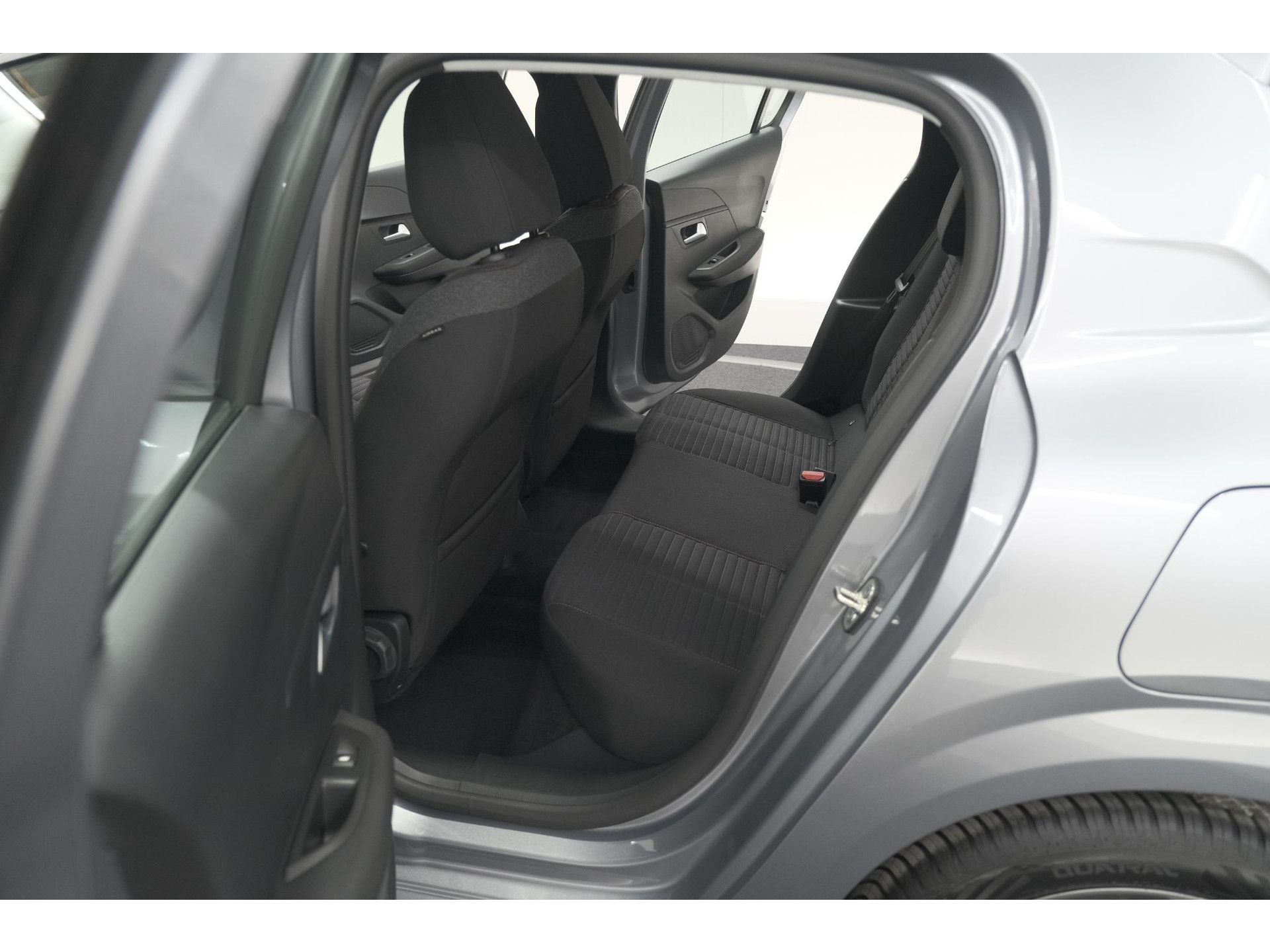 Peugeot 208 PureTech 75 Active Pack | Navigatie | Parkeersensoren | Apple Carplay | Allseason Banden