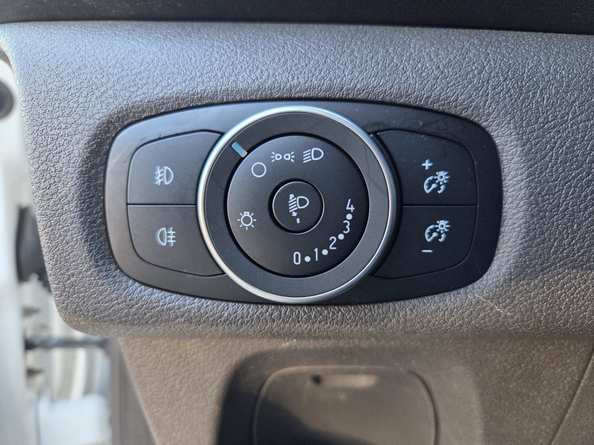 Ford Transit Custom 2.0 TDCI Automaat  Trend Airco Cruisecontrol Navi Trekhaak Verwarmde stoel