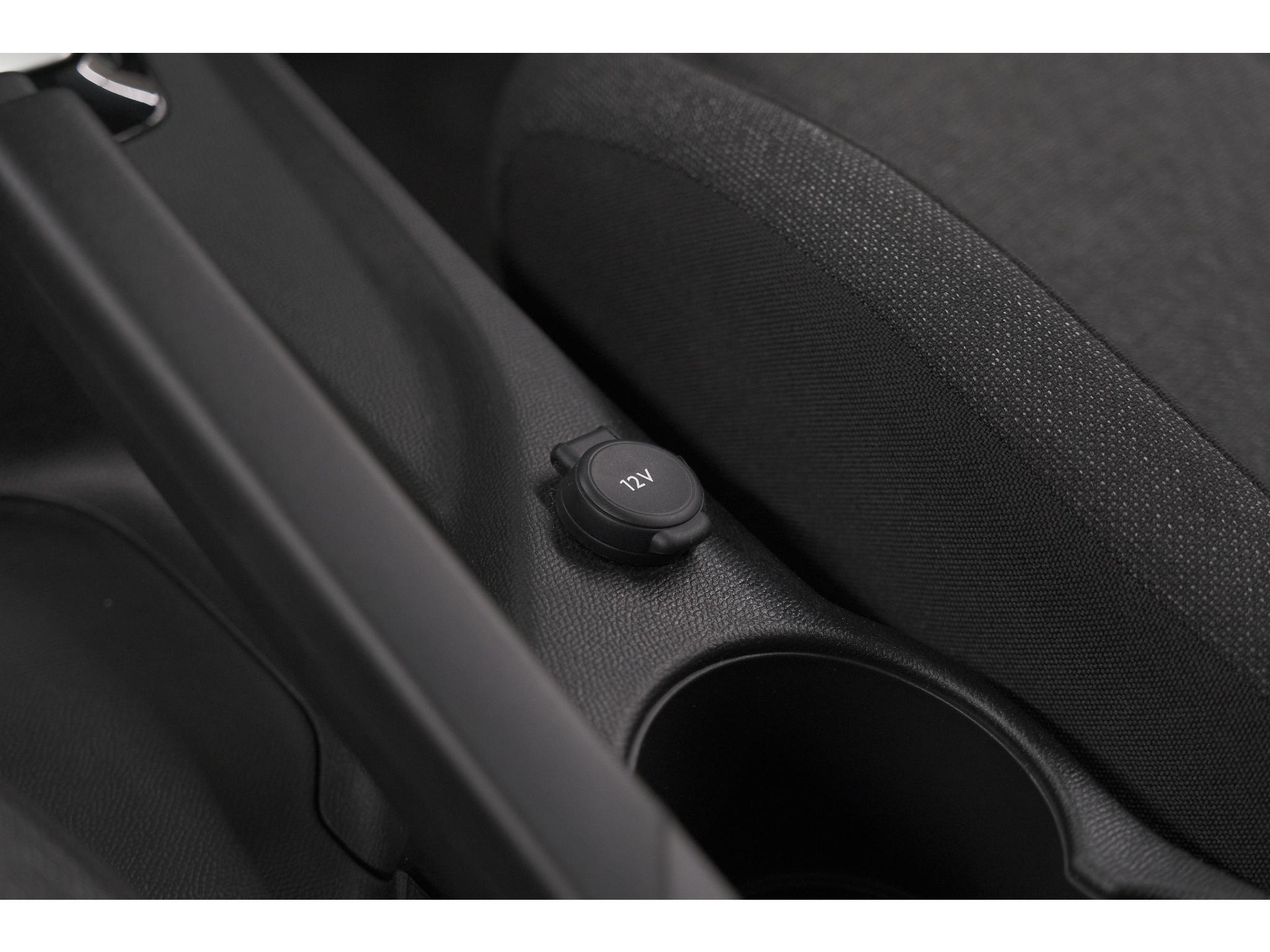 Peugeot 208 1.2 Hybrid 110 e-DCS6 Style | Parkeersensoren | Apple Carplay | Cruise Control | Airco