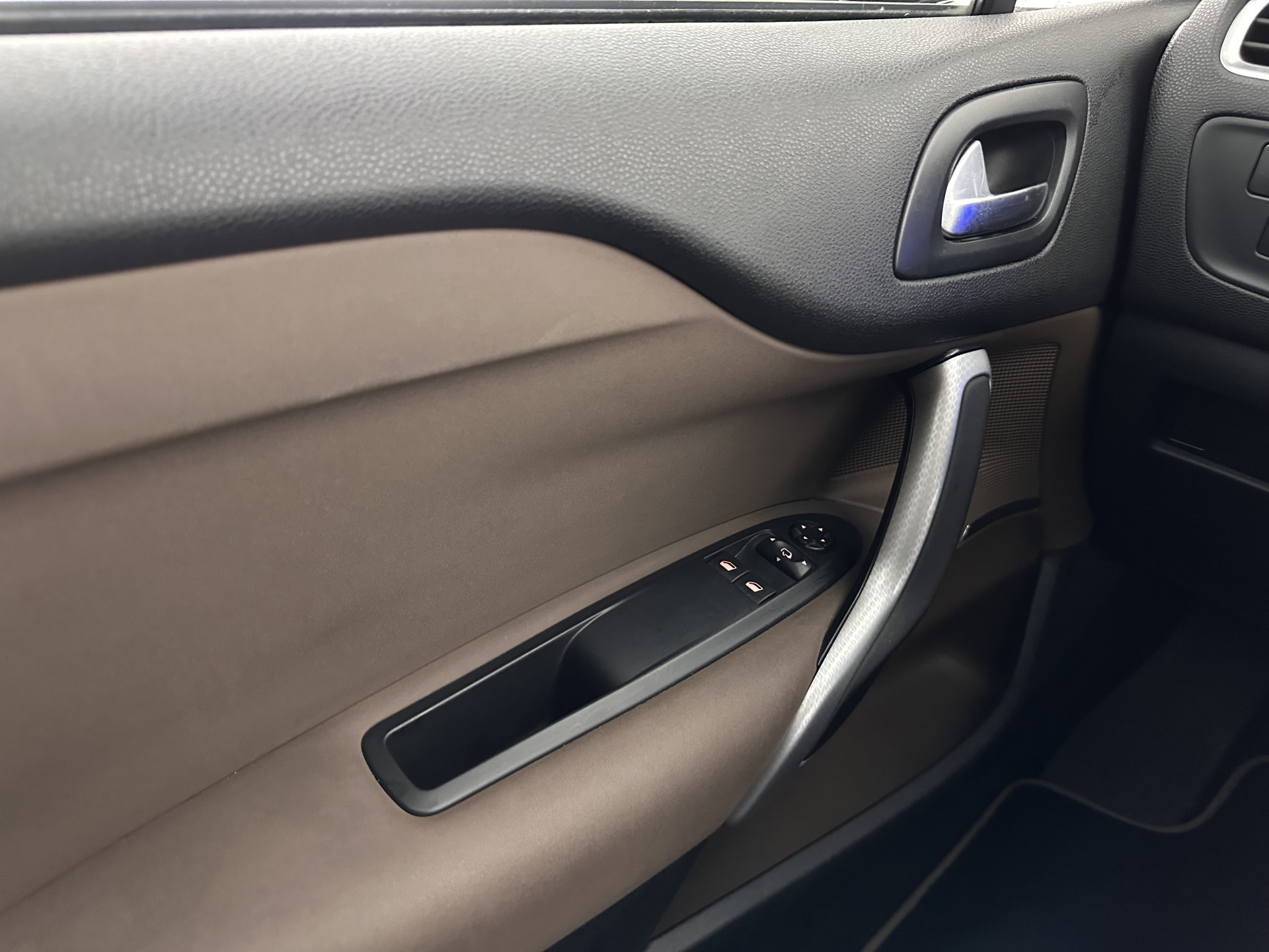 DS 4 1.6 BlueHDi Chic *PANO-WINDOW | FULL-LED | LEATHER-ALCANTARA | HEATED-COMFORTSEATS | NAVI-FULLMAP | DAB | CAMERA | PRIVACYGLASS | ECC | PDC | CRUISE | KEYLESS | TOWBAR | 16''ALU*