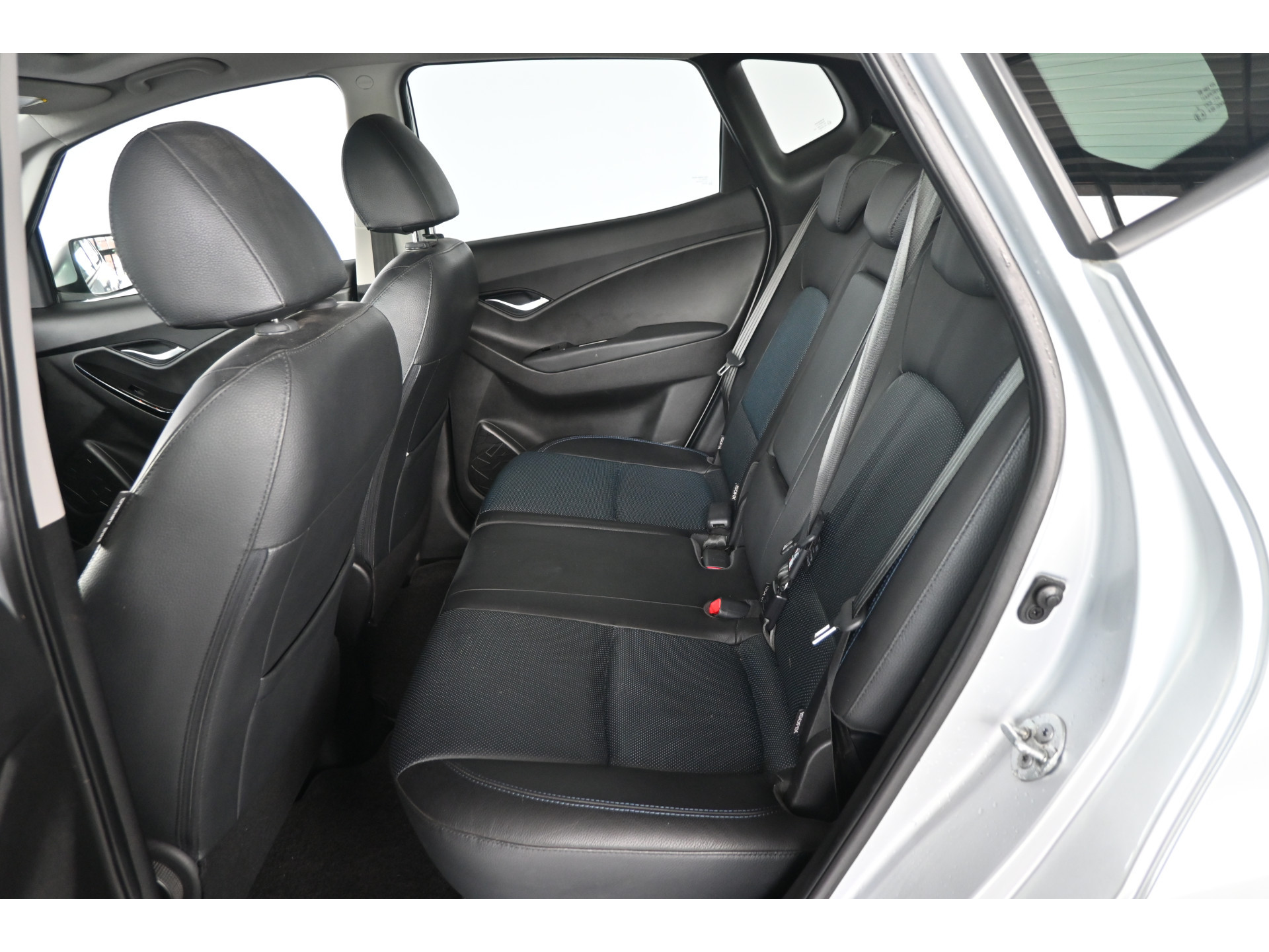 Hyundai ix20 1.4i i-Catcher Clima Navigatie Schuifdak Trekhaak Goed Onderhouden! Inruil Mogelijk!