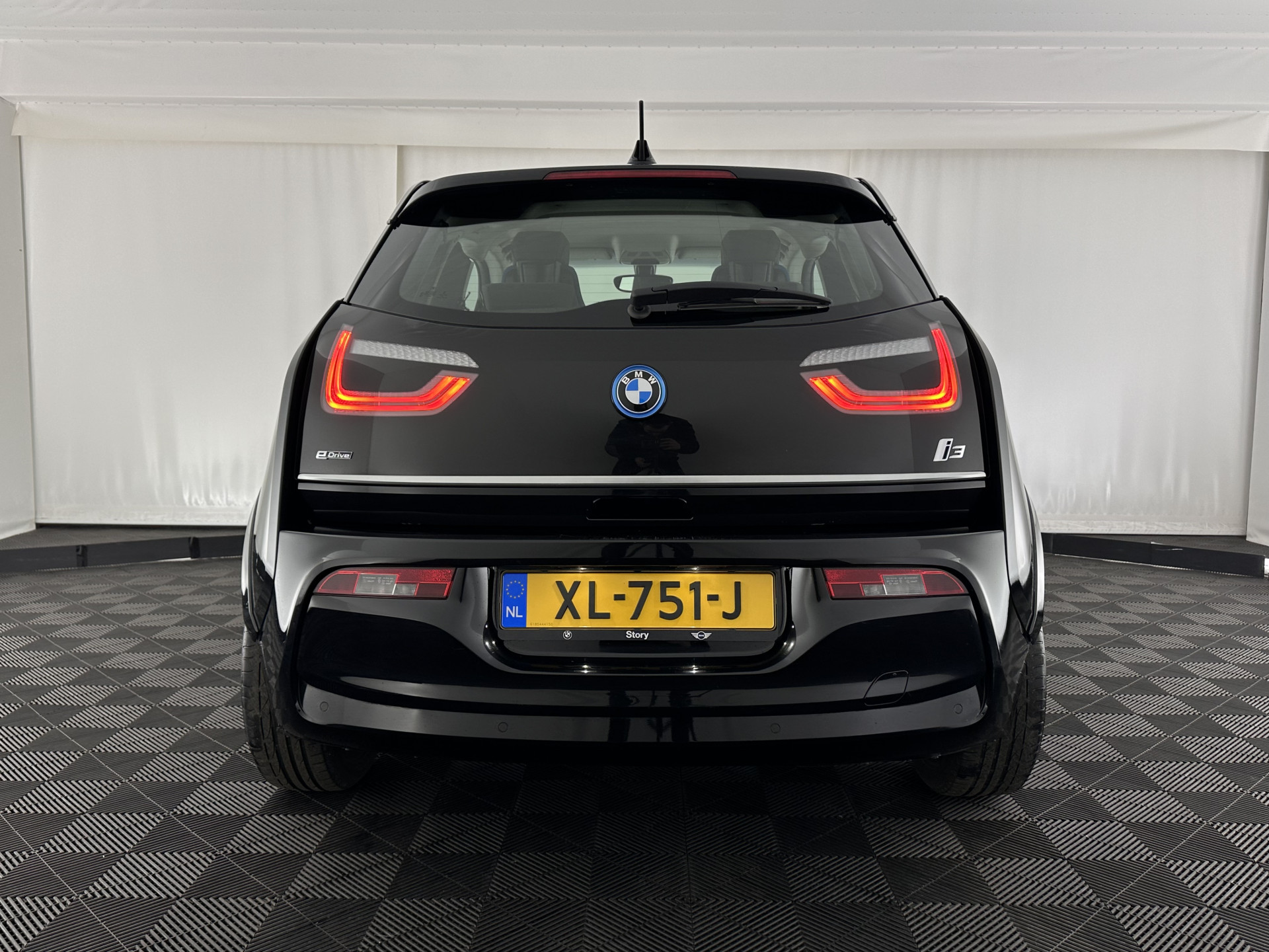 BMW i3 Basis 120Ah Sport 42 kWh [ 3-Fase-11kW ] {SOH-100%} (INCL-BTW) *HEATPUMP | FULL-LED | NAVI-FULLMAP | KEYLESS | COMFORTSEATS | ECC | CCS-FASTLOADER | PDC | DIGI-COCKPIT | CRUISE | 20''ALU*