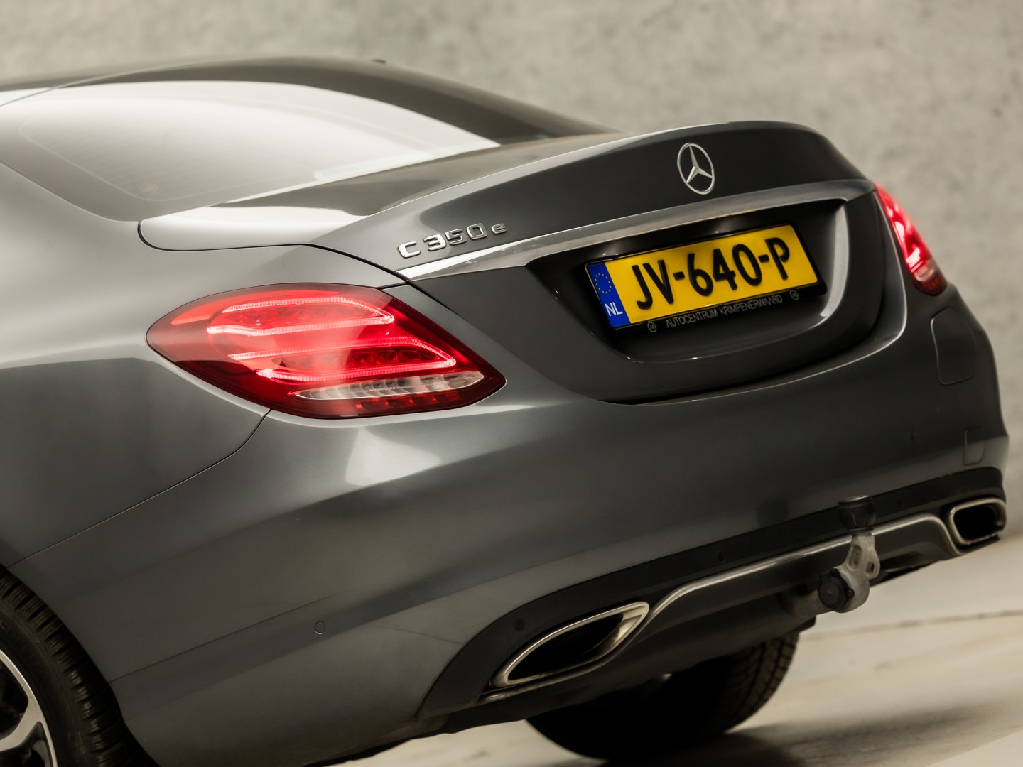 Mercedes-Benz C-Klasse 350 e AMG Sport 279Pk Automaat (NAVIGATIE, LUCHTVERING, ORG. NL, GETINT GLAS, ELEK SPORTSTOELEN, LEDER, CRUISE, KEYLESS START, TREKHAAK, NIEUWSTAAT)