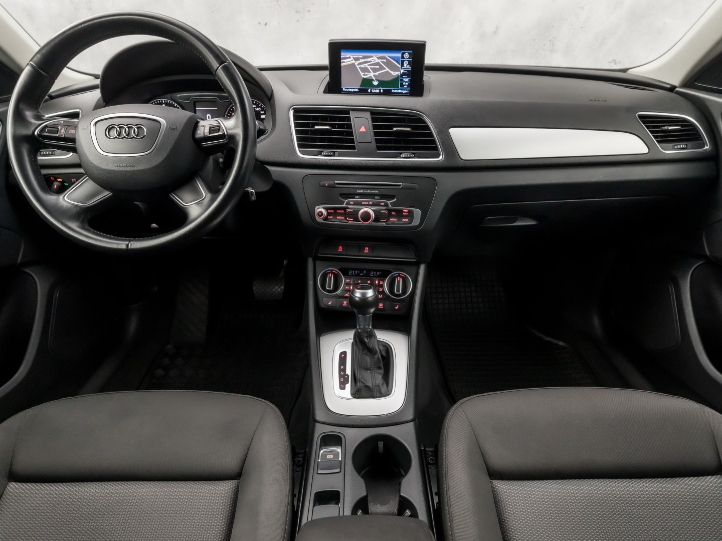 Audi Q3 1.4 TFSI Sport 150Pk Automaat (NAVIGATIE, CLIMATE, STOELVERWARMING, GETINT GLAS, SPORTSTOELEN, BLUETOOTH, NIEUWE APK, NIEUWSTAAT)