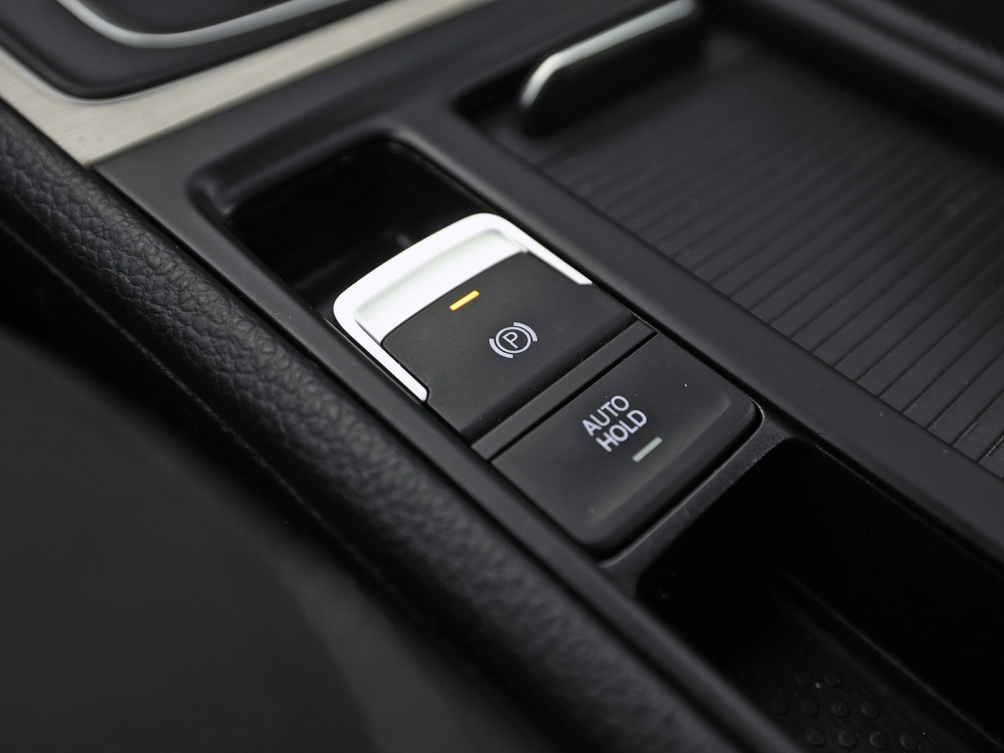 Volkswagen Golf 1.0 TSI Sportline Automaat (APPLE CARPLAY, NAVIGATIE, CAMERA, CLIMATE, SPORTSTOELEN, GETINT GLAS, LM VELGEN, CRUISE, NIEUWSTAAT)