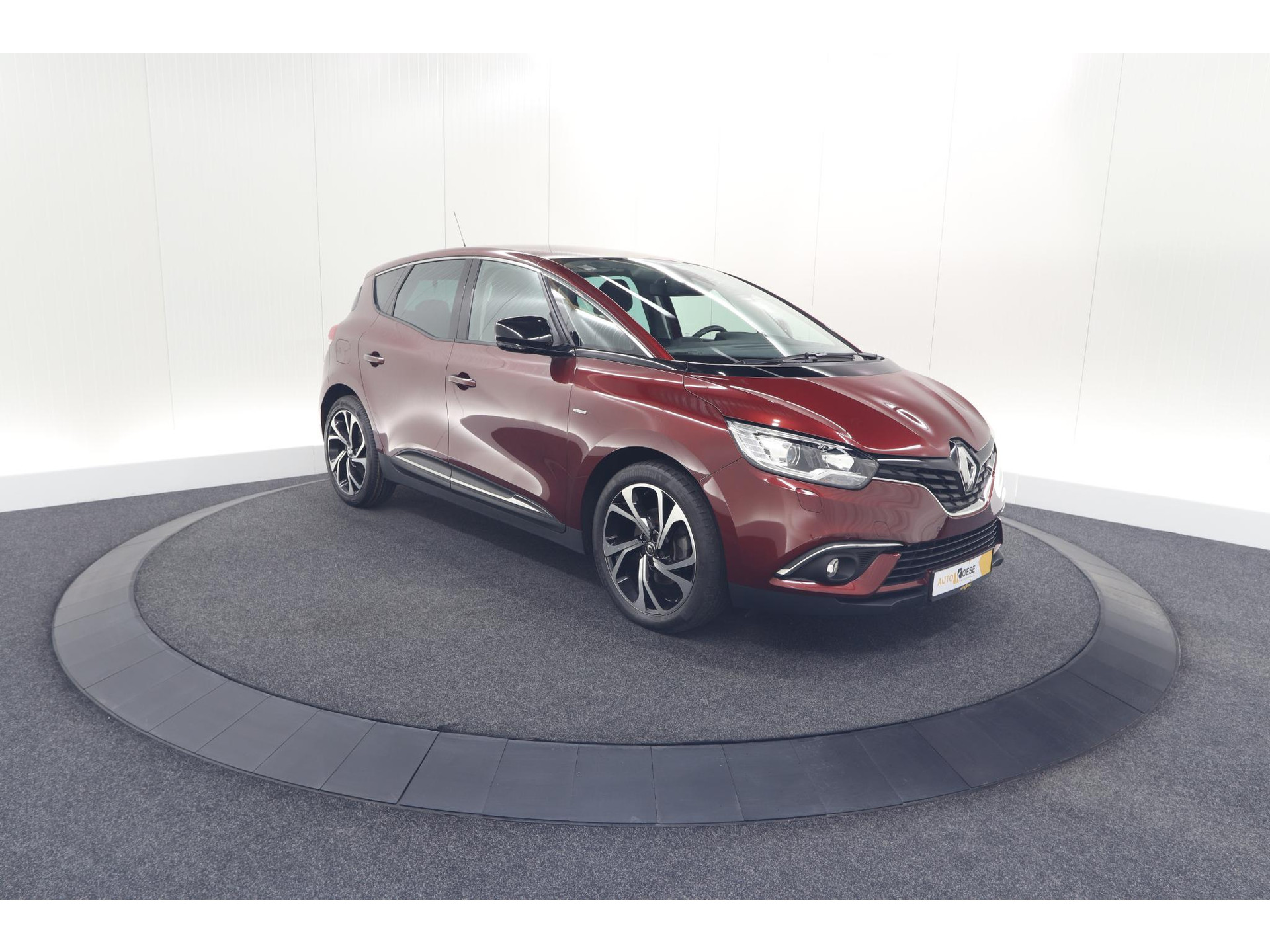 Renault Scénic TCe 140 EDC Limited | Camera | Stoelverwarming | Navigatie | Apple Carplay