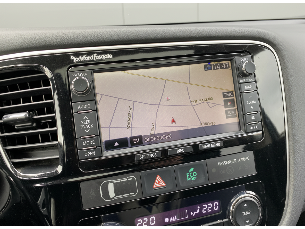 Mitsubishi Outlander 2.0 PHEV Instyle 4WD 203 pk | navigatie | leder interieur | schuifdak | trekhaak | elektr. achterklep