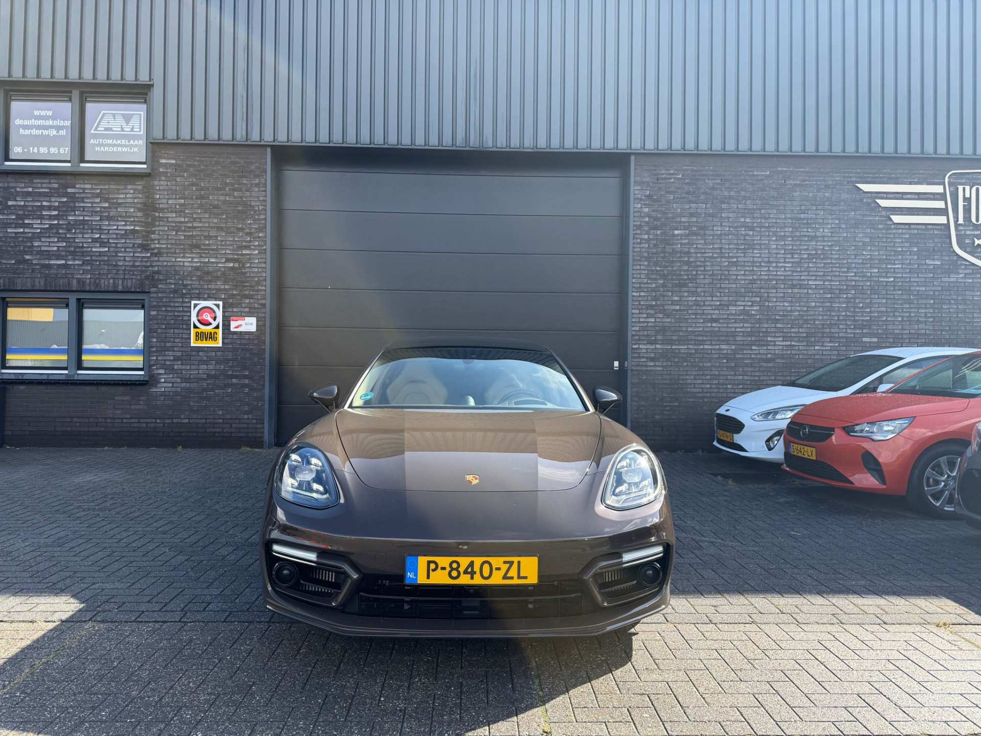 Porsche Panamera 2.9 4 E-Hybrid Platinum Edition | 2E EIGENAAR | 3/6/12MND GARANTIE | ACC | PANO | HUD | CARPLAY | SFEER | 360 CAMERA | BOMVOL | SOFTCLOSE |