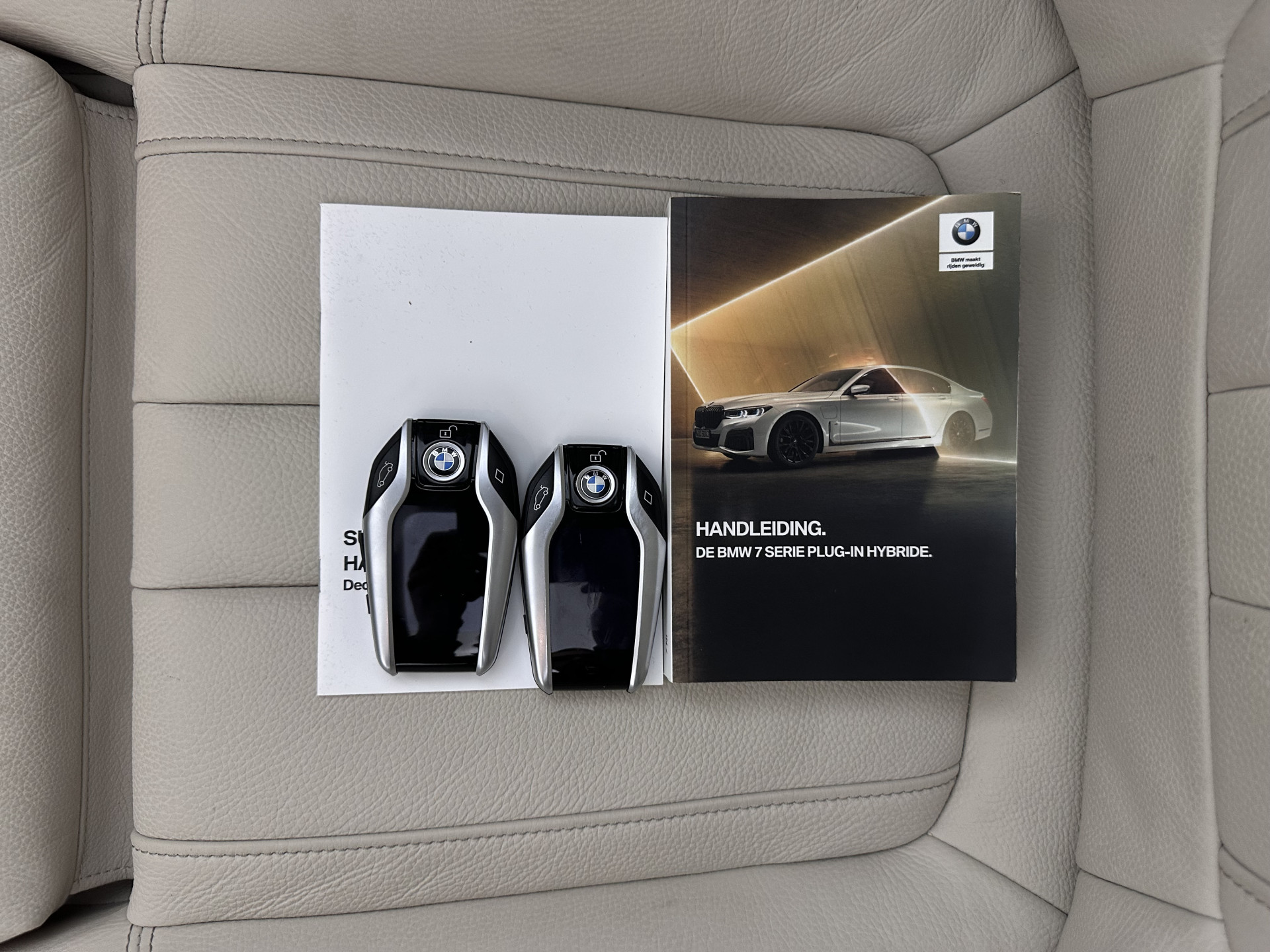 BMW 7-serie 745Le (Plug-in) (INCL-BTW) *PANO | LEATHER | FULL-LED | HEAD-UP | BLINDSPOT | MEMORY-PACK | DIGI-COCKPIT | KEYLESS | DAB+ | CAMERA | HEATED-COMFORTSEATS | AMBIENTLIGHT | CARPLAY | SHIFTPADDLES | 18''ALU*