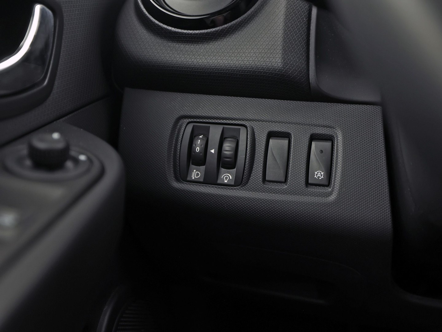 Renault Clio 0.9 TCe Sport (NAVIGATIE, CRUISE, TREKHAAK, SPORTSTOELEN, BLUETOOTH, NIEUWE APK, NIEUWSTAAT)