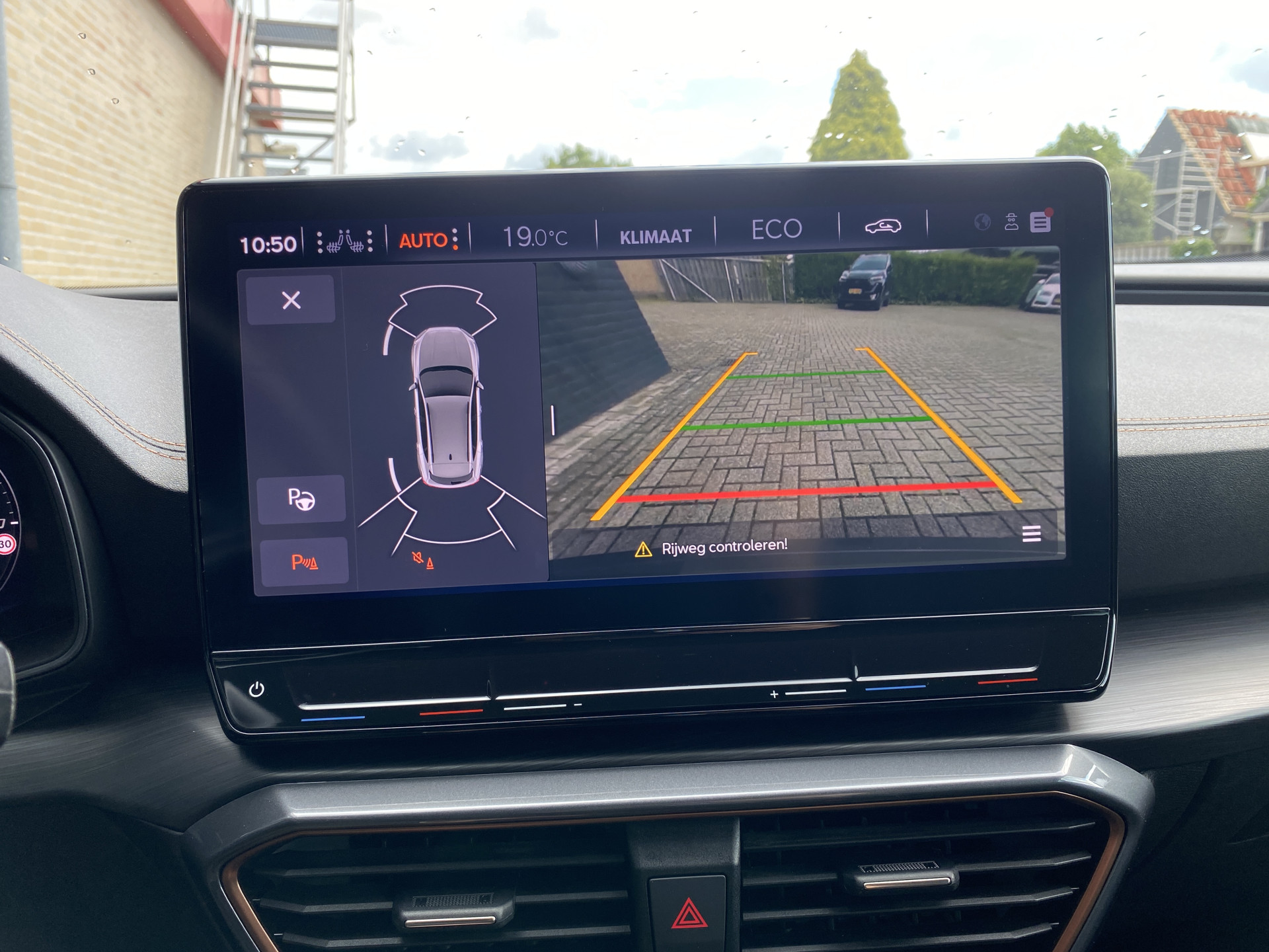 CUPRA Formentor 1.4 e-Hybrid Business 204 pk AUT. | 1e eigenaar | dealer onderh. | SOH 97% | navigatie | memory stoel | camera | stoel/stuurvw.