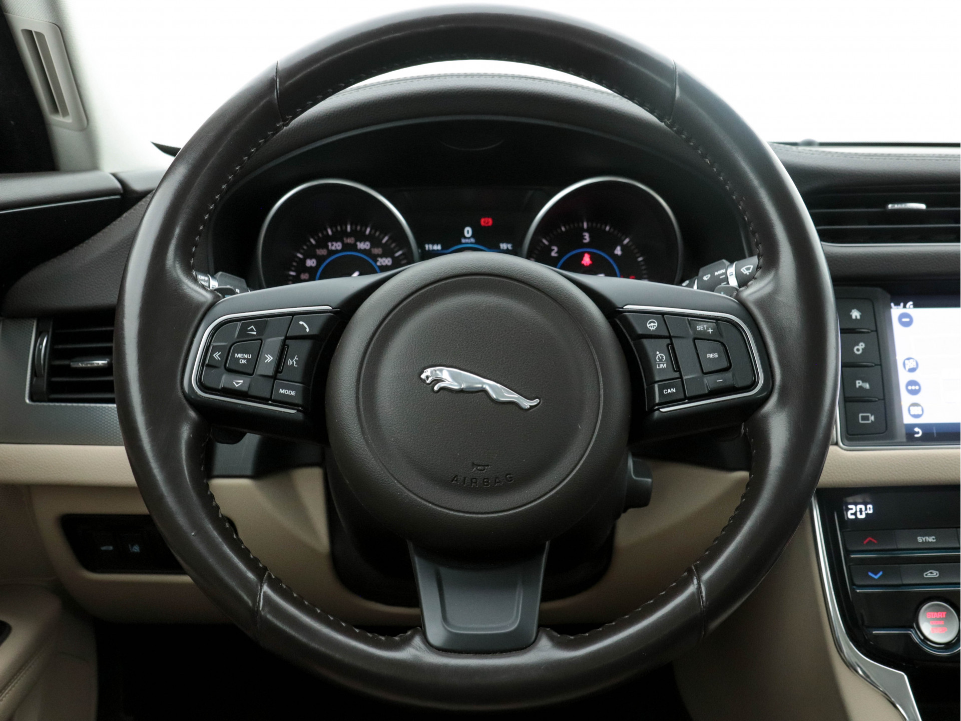 Jaguar XF 2.0D Portfolio Premium-Business-Pack Aut *LEATHER | BI-XENON | NAVI-FULLMAP | KEYLESS | MERIDIAN-SURROUND | SHIFT-PADDLES |  LANE-ASSIST | CRUISE | CAMERA | HEATED/COOLED-COMFORTSEATS | 17"ALU*