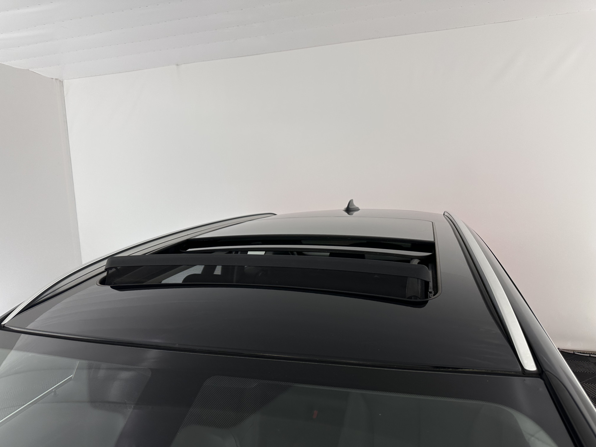 BMW 3-serie Touring 320d EDE Corporate Lease Essential Aut. *PANO | FULL-LEATHER | FULL-LED | NAVI-FULLMAP | HEATED-COMFORTSEATS | HIFI-SOUND | ECC | PDC | CRUISE | 16''ALU*