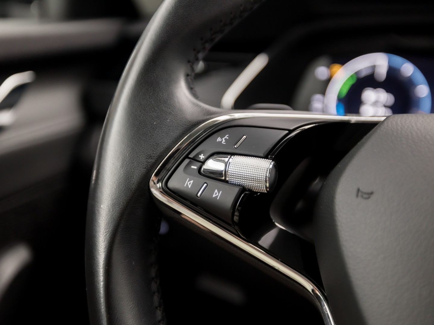 ŠKODA Octavia Combi 1.4 TSI iV PHEV Sport 218Pk Automaat (VIRTUAL COCKPIT, APPLE CARPLAY, GROOT NAVI, CAMERA, STOELVERWARMING, SPORTSTOELEN, GETINT GLAS, CRUISE, NIEUWE APK, NIEUWSTAAT)