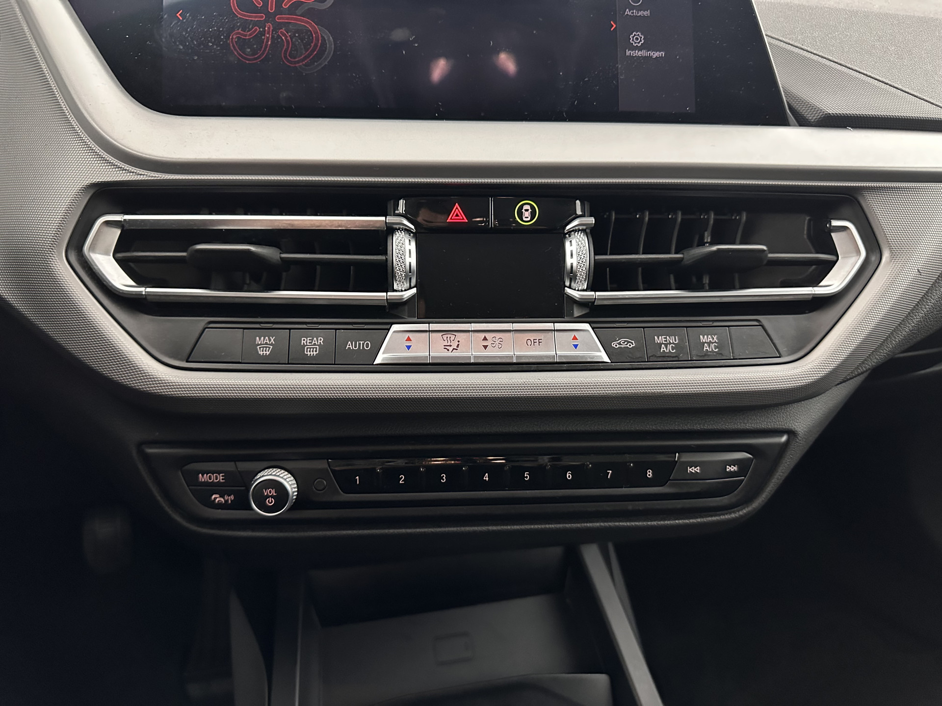 BMW 1-serie 116D EXECUTIVE EDITION *DIGI-COCKPIT | FULL-LED | NAVI-FULLMAP | AMBIENT-LIGHT | CRUISE | KEYLESS | PRIVACY-GLASS | ECC | PDC | 16"ALU*