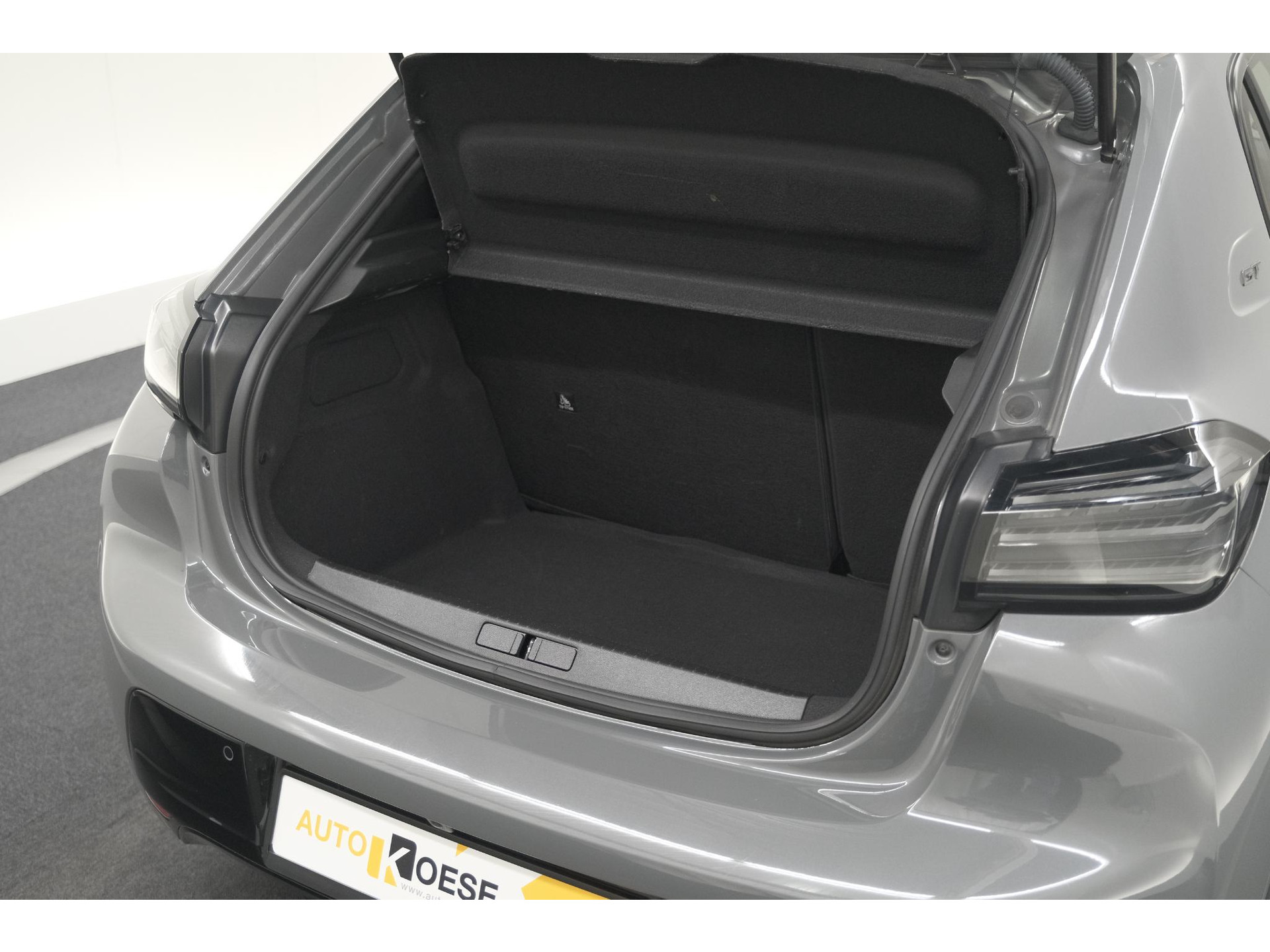 Peugeot 208 1.2 Hybrid 145 e-DCS6 GT | Alcantara Pakket | Camera | Apple Carplay | Stoelverwarming