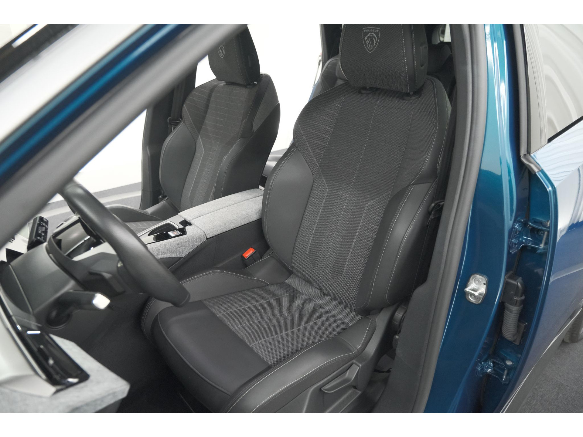 Peugeot 5008 1.2 Hybrid 136 GT | Adaptieve Cruise Control | Camera | Elektrische Kofferklep | Stoelverwarming